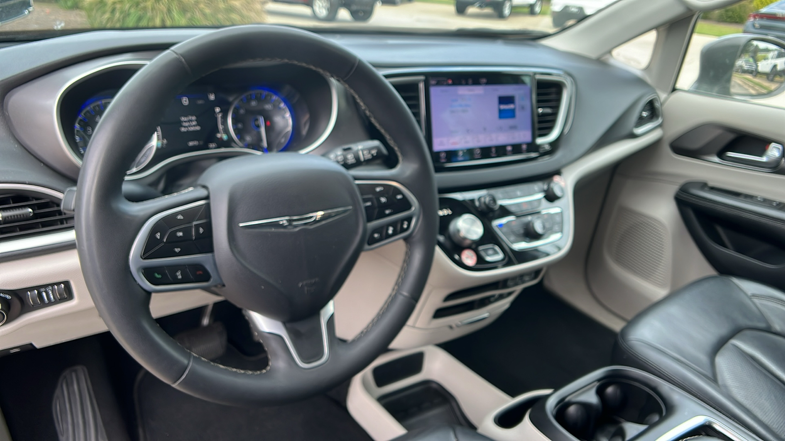 2022 Chrysler Pacifica Touring L 17