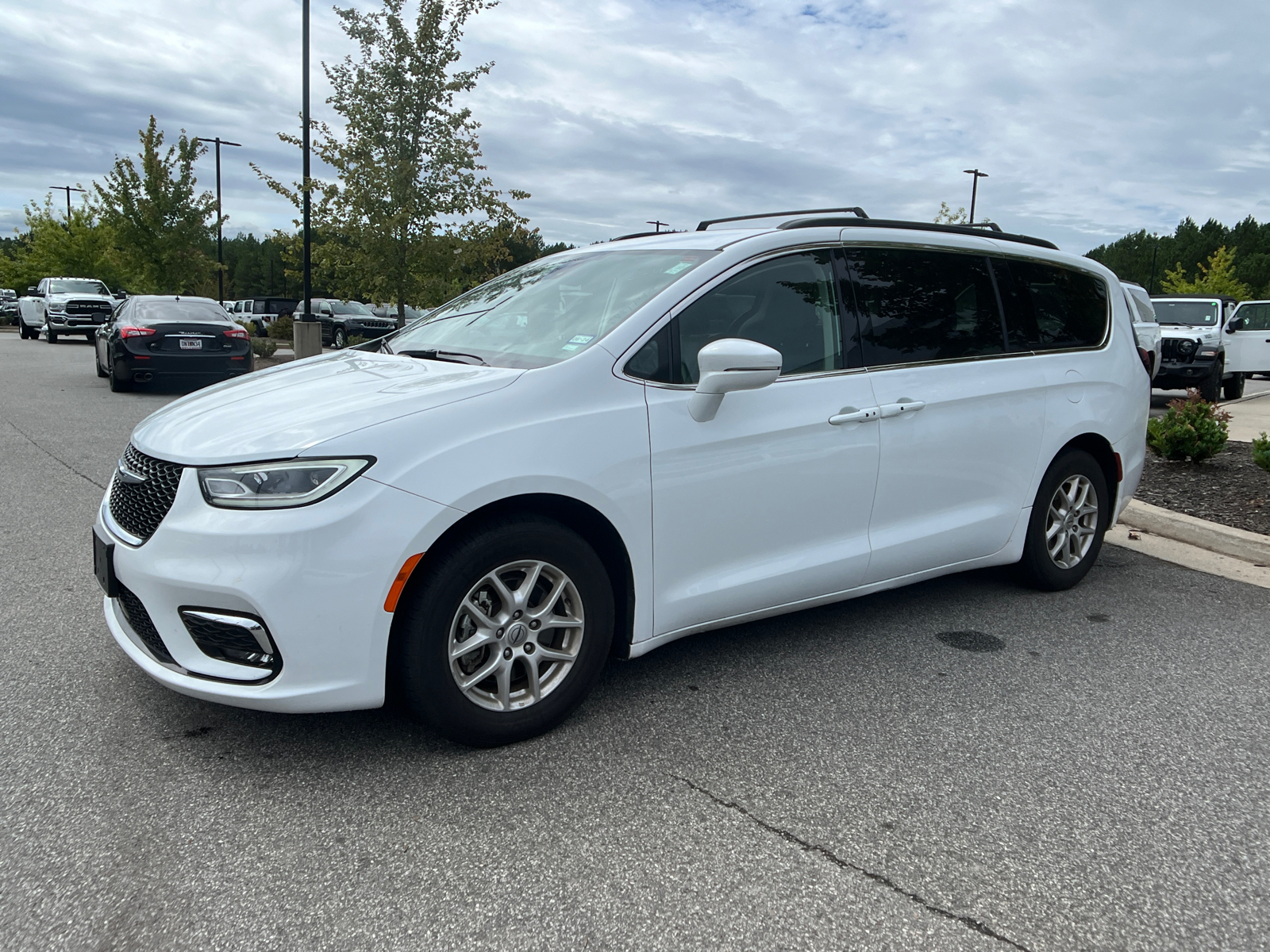 2022 Chrysler Pacifica Touring L 1