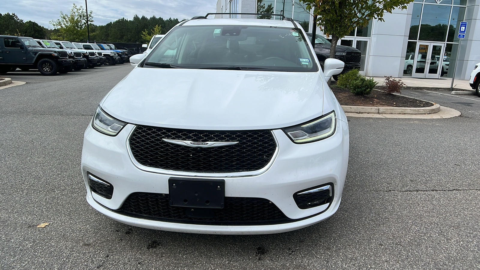 2022 Chrysler Pacifica Touring L 2