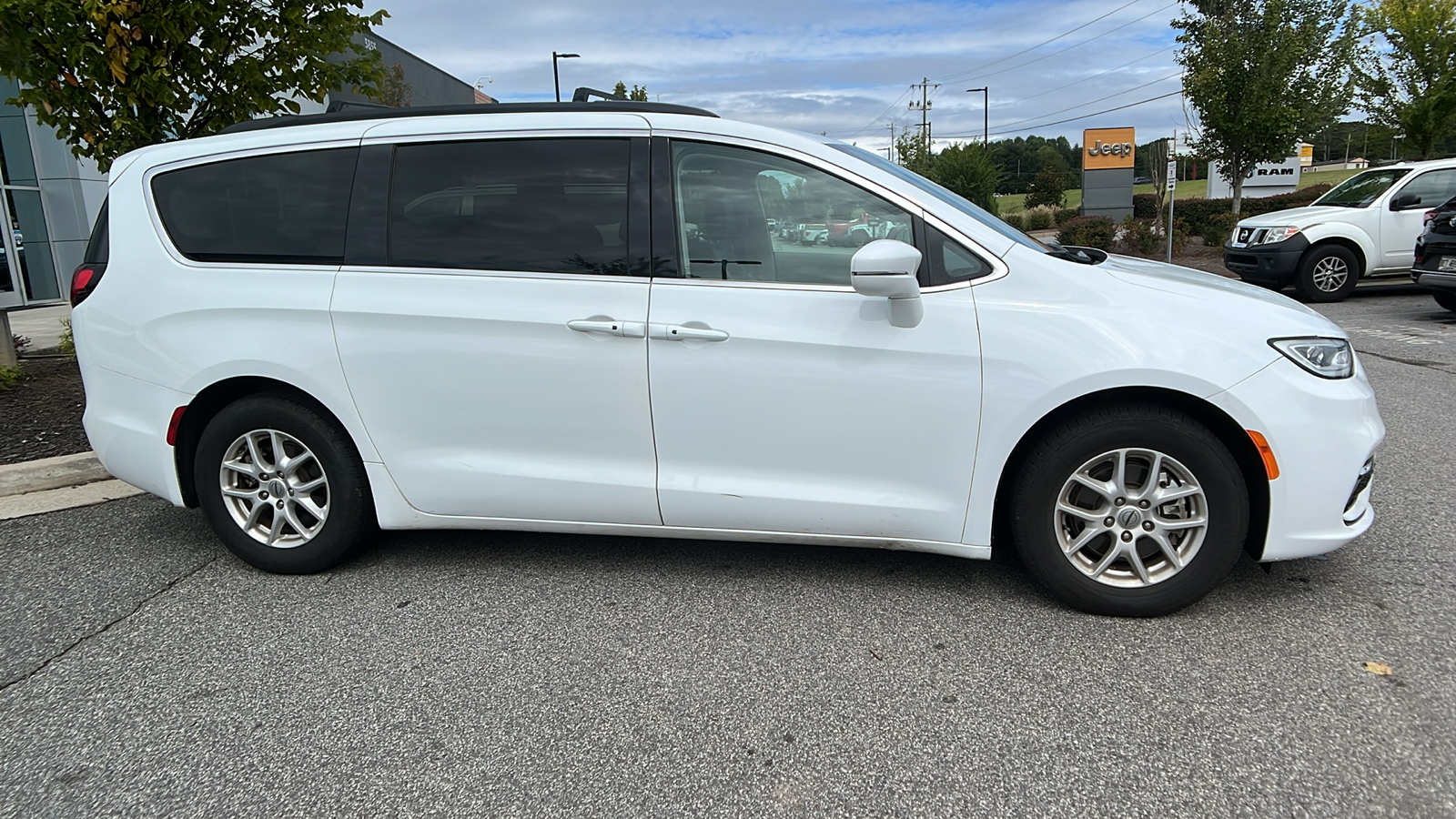 2022 Chrysler Pacifica Touring L 4