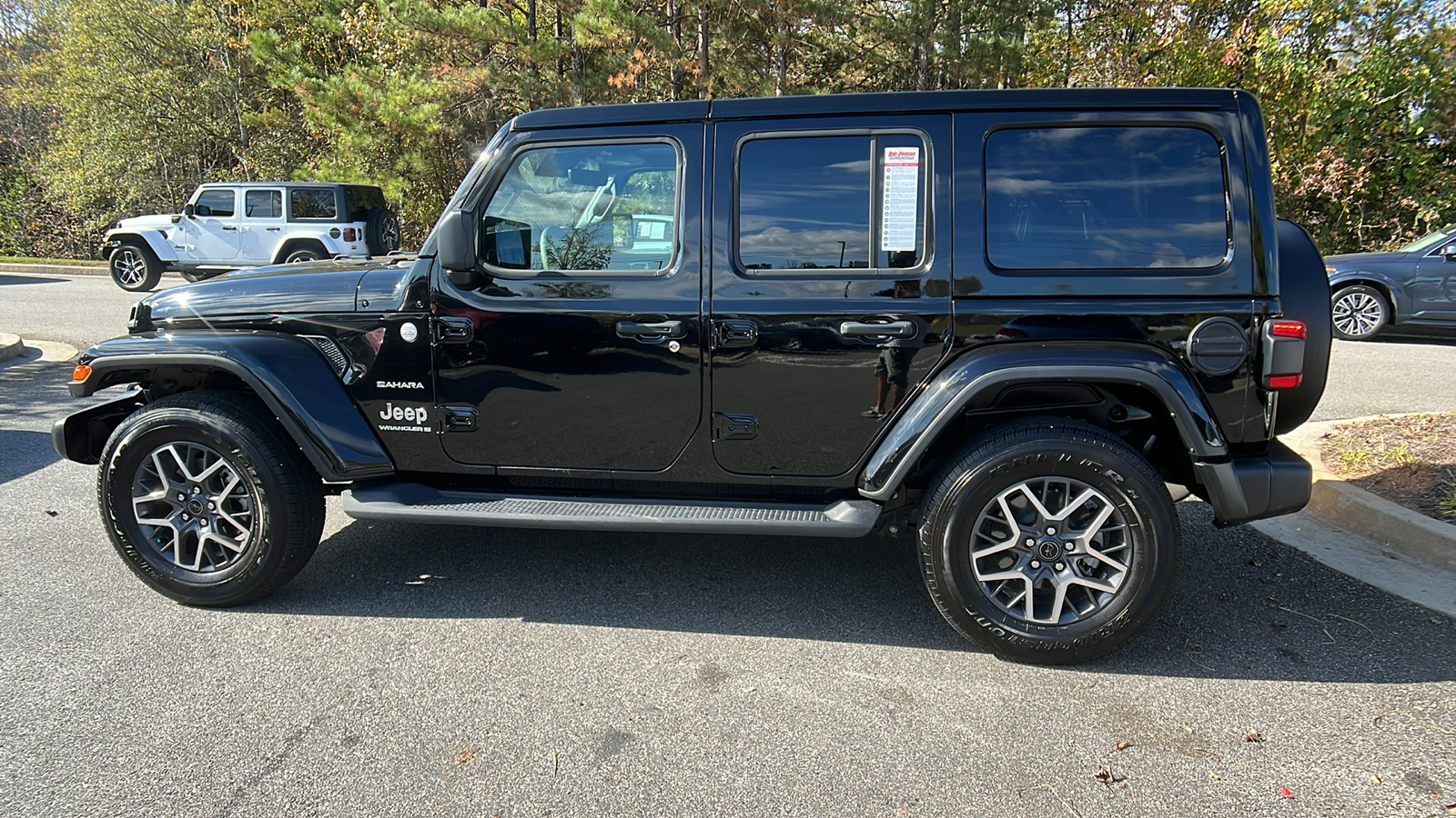 2024 Jeep Wrangler Sahara 8