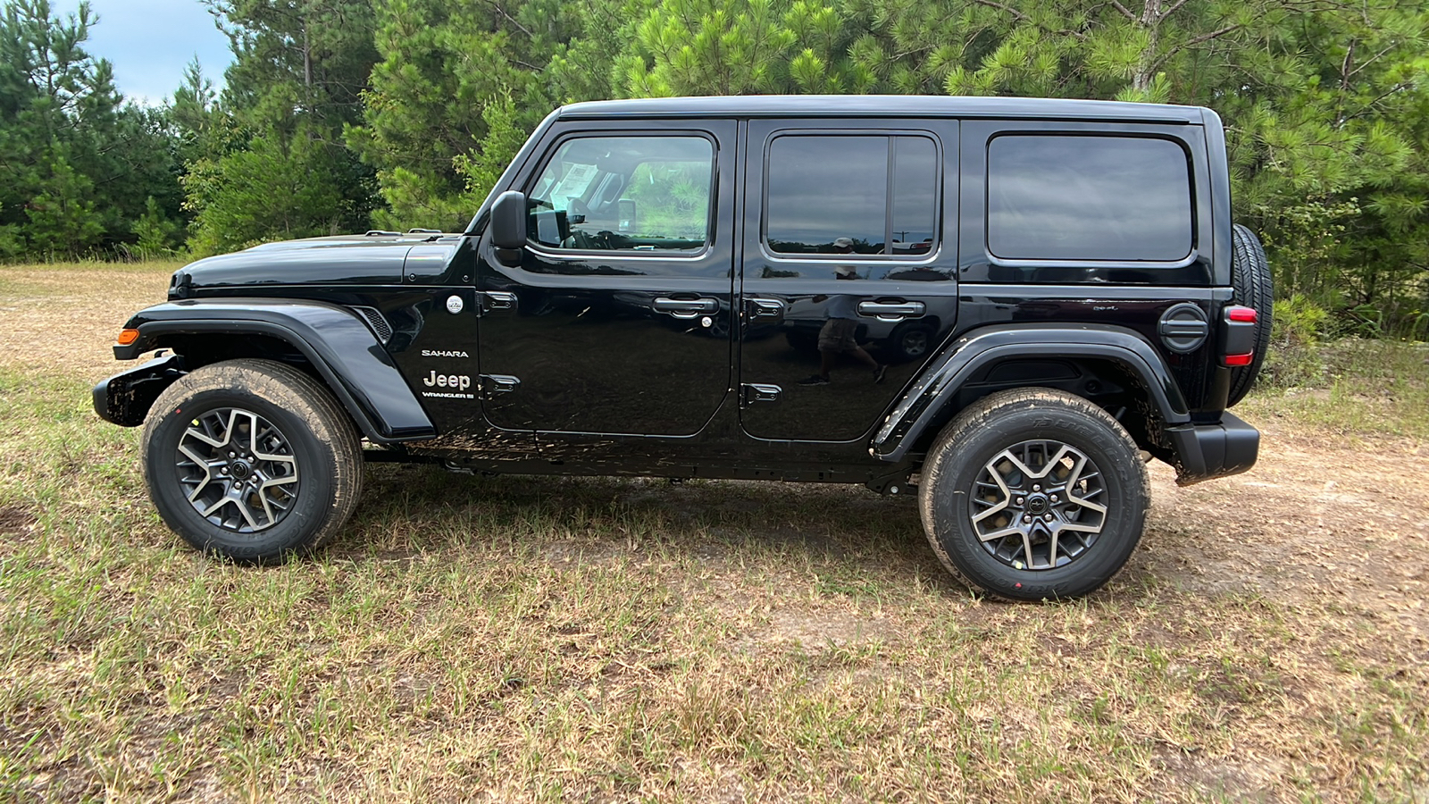 2024 Jeep Wrangler Sahara 8