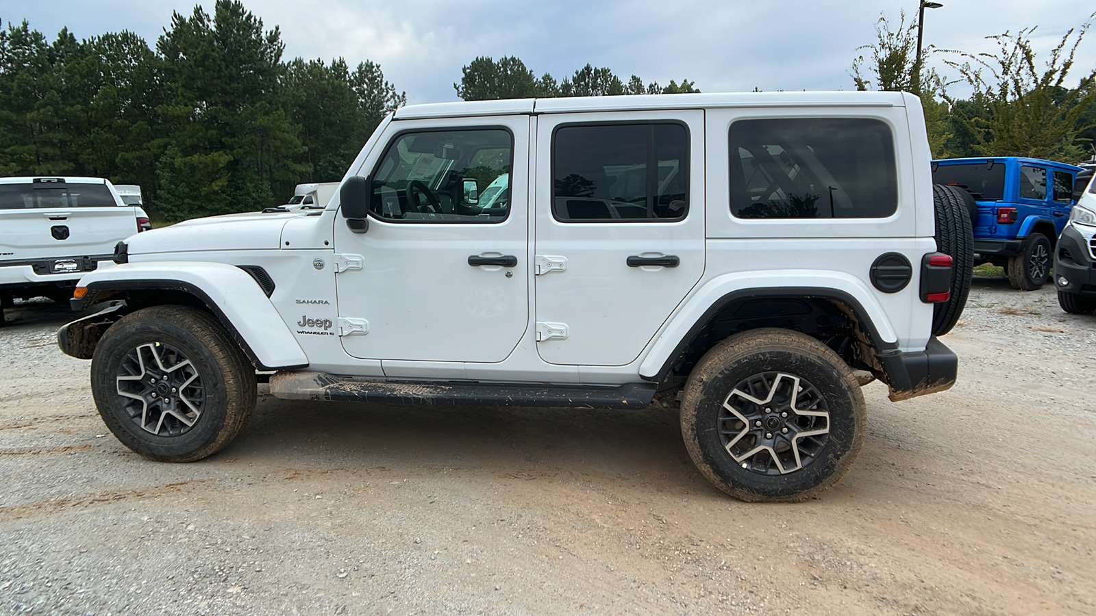 2024 Jeep Wrangler Sahara 8