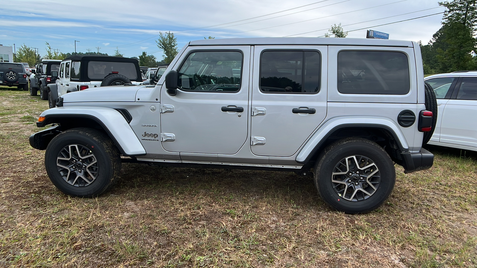 2024 Jeep Wrangler Sahara 8