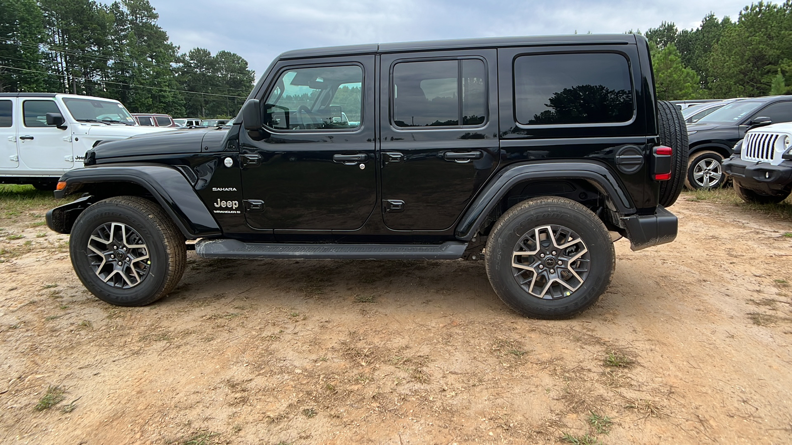 2024 Jeep Wrangler Sahara 8