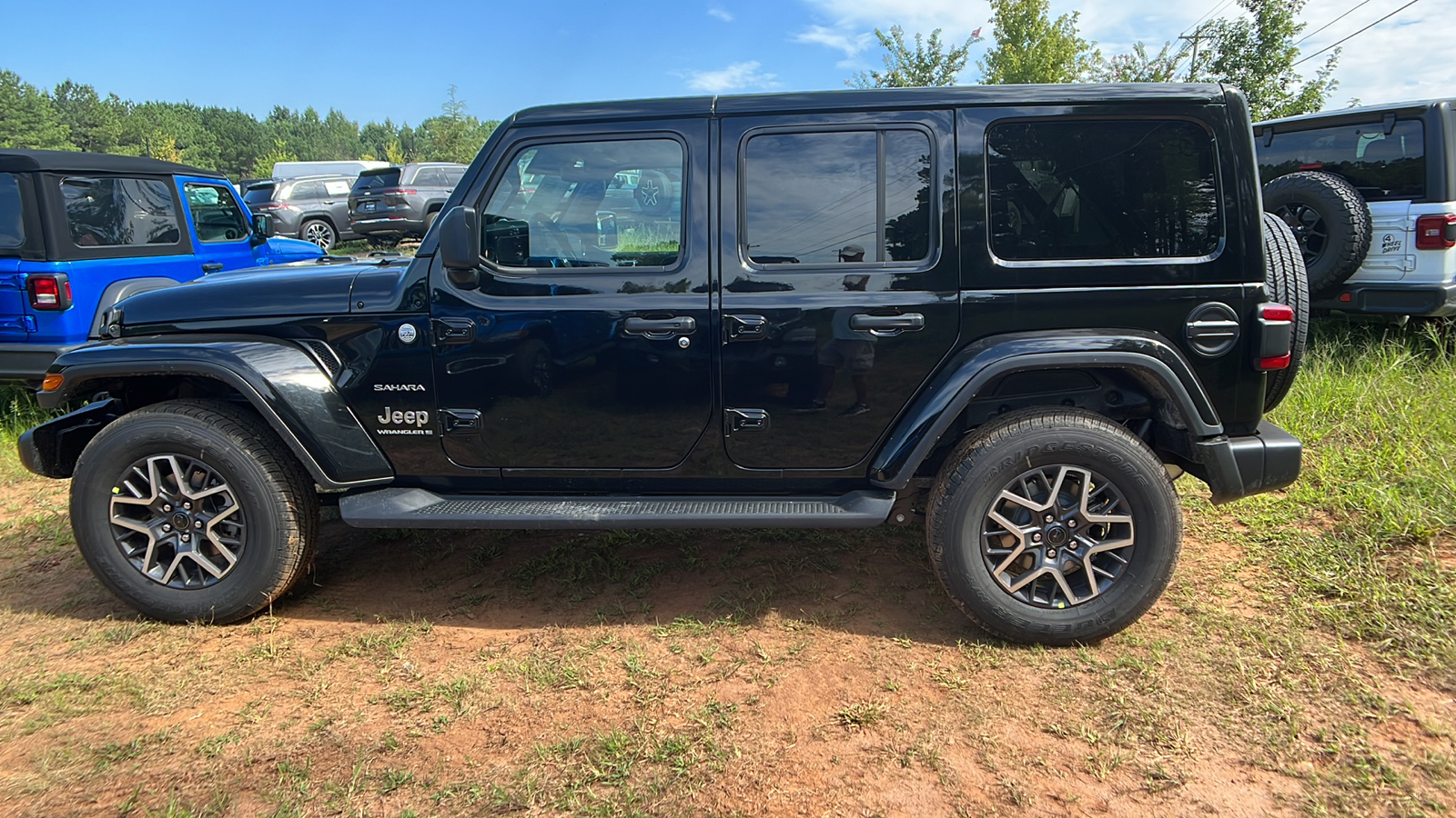 2024 Jeep Wrangler Sahara 8