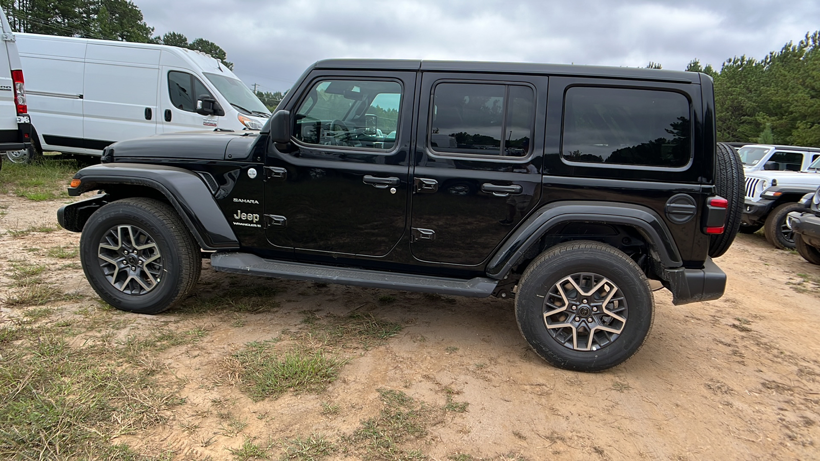 2024 Jeep Wrangler Sahara 8