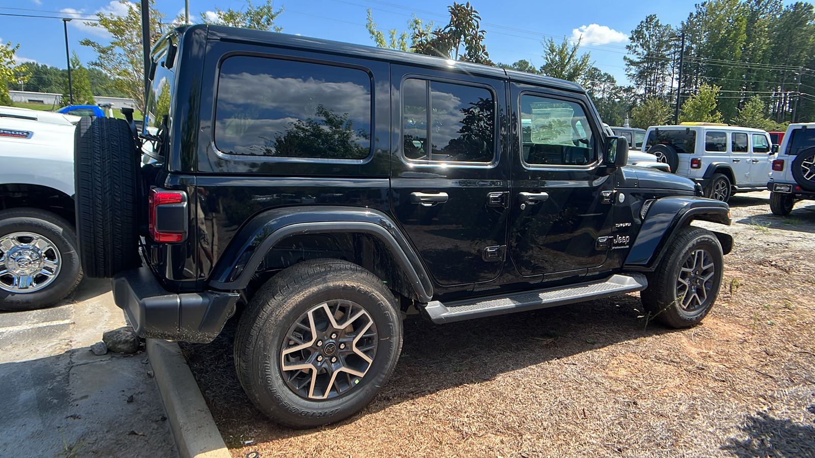 2024 Jeep Wrangler Sahara 5