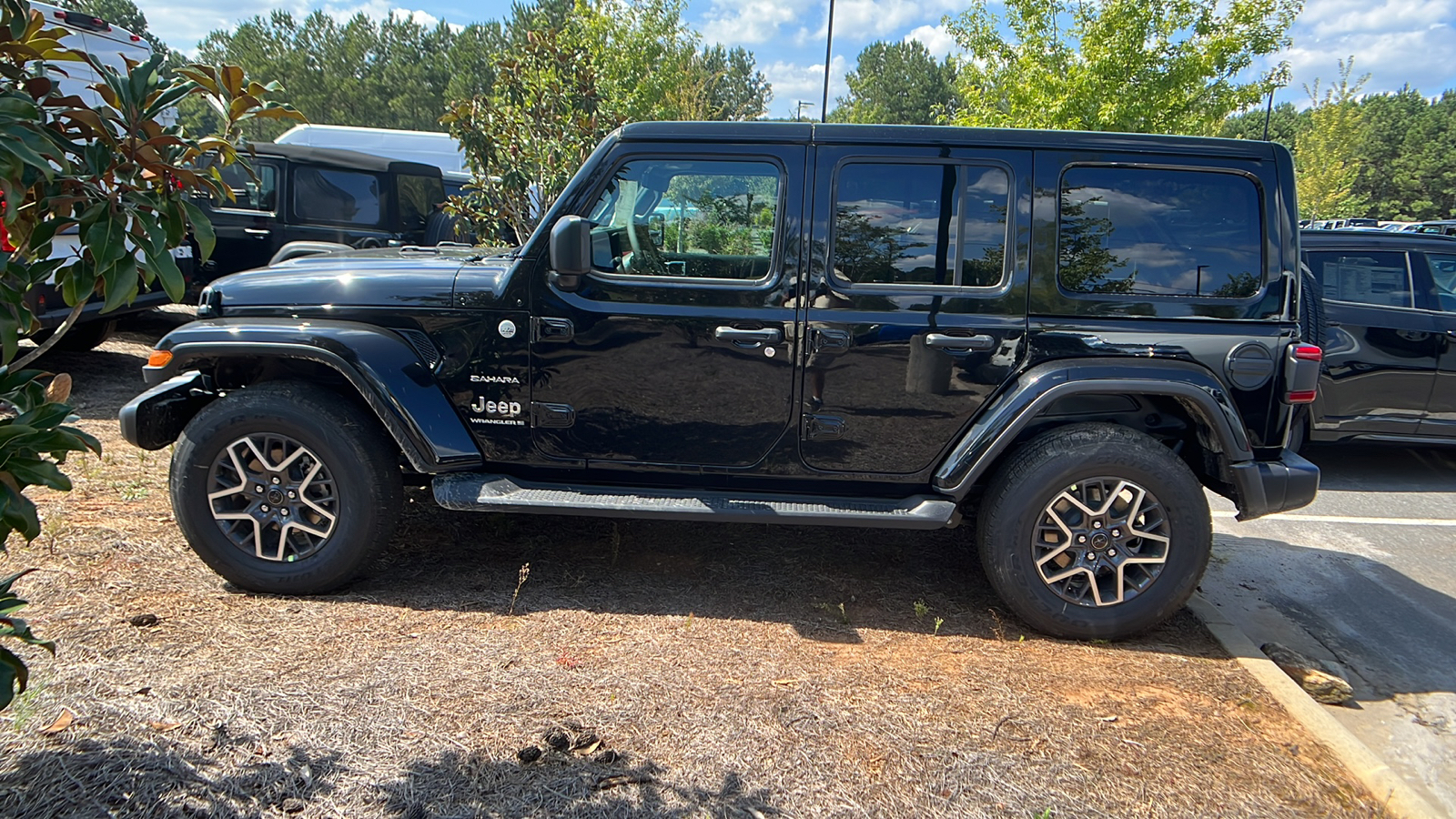 2024 Jeep Wrangler Sahara 8