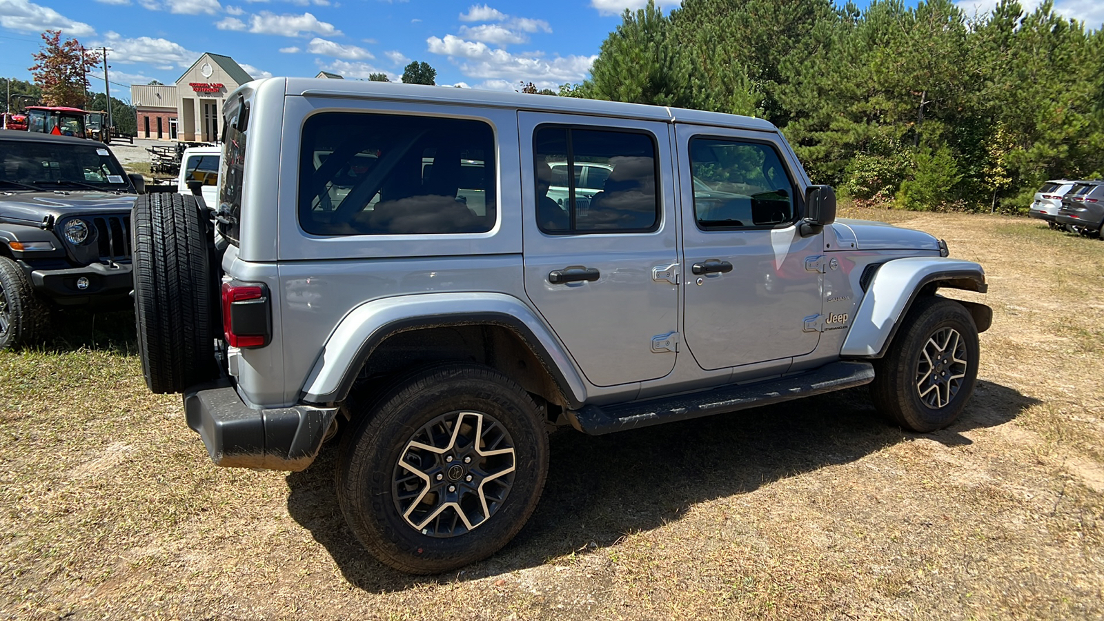 2024 Jeep Wrangler Sahara 5