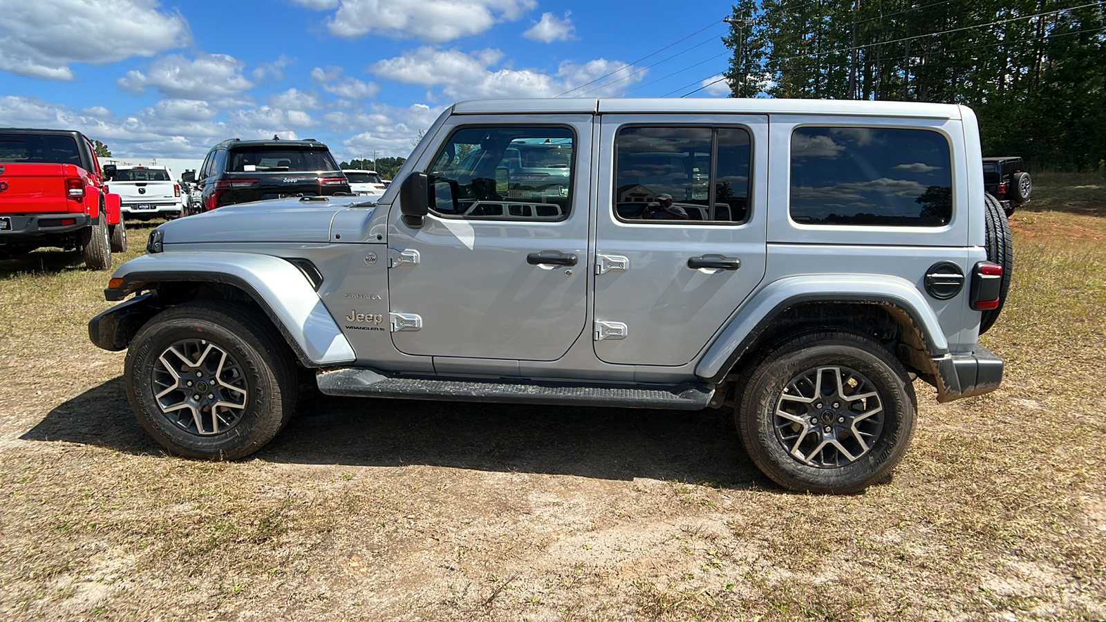 2024 Jeep Wrangler Sahara 8