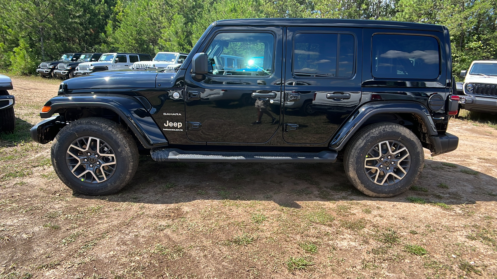 2024 Jeep Wrangler Sahara 8