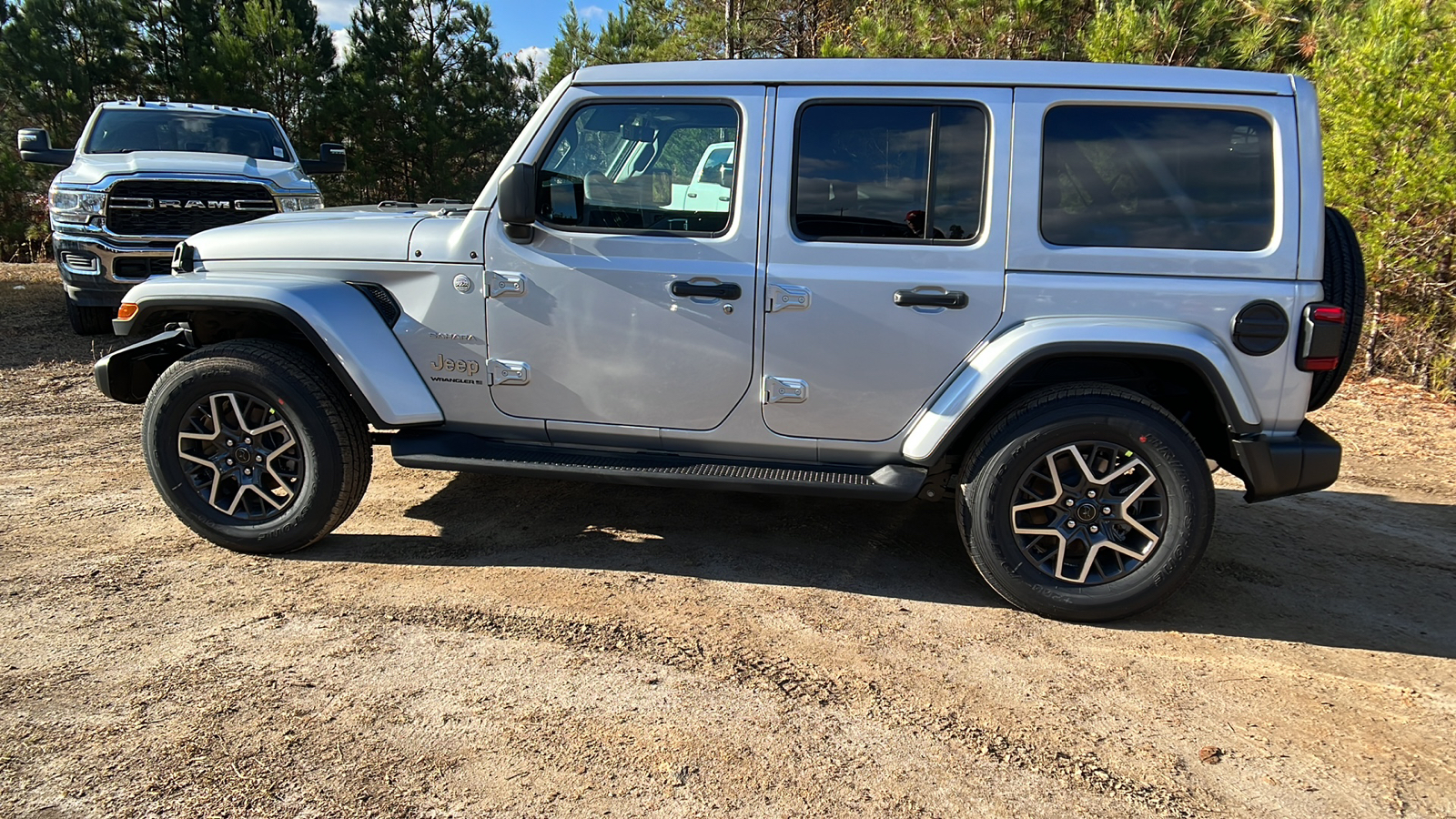 2024 Jeep Wrangler Sahara 8