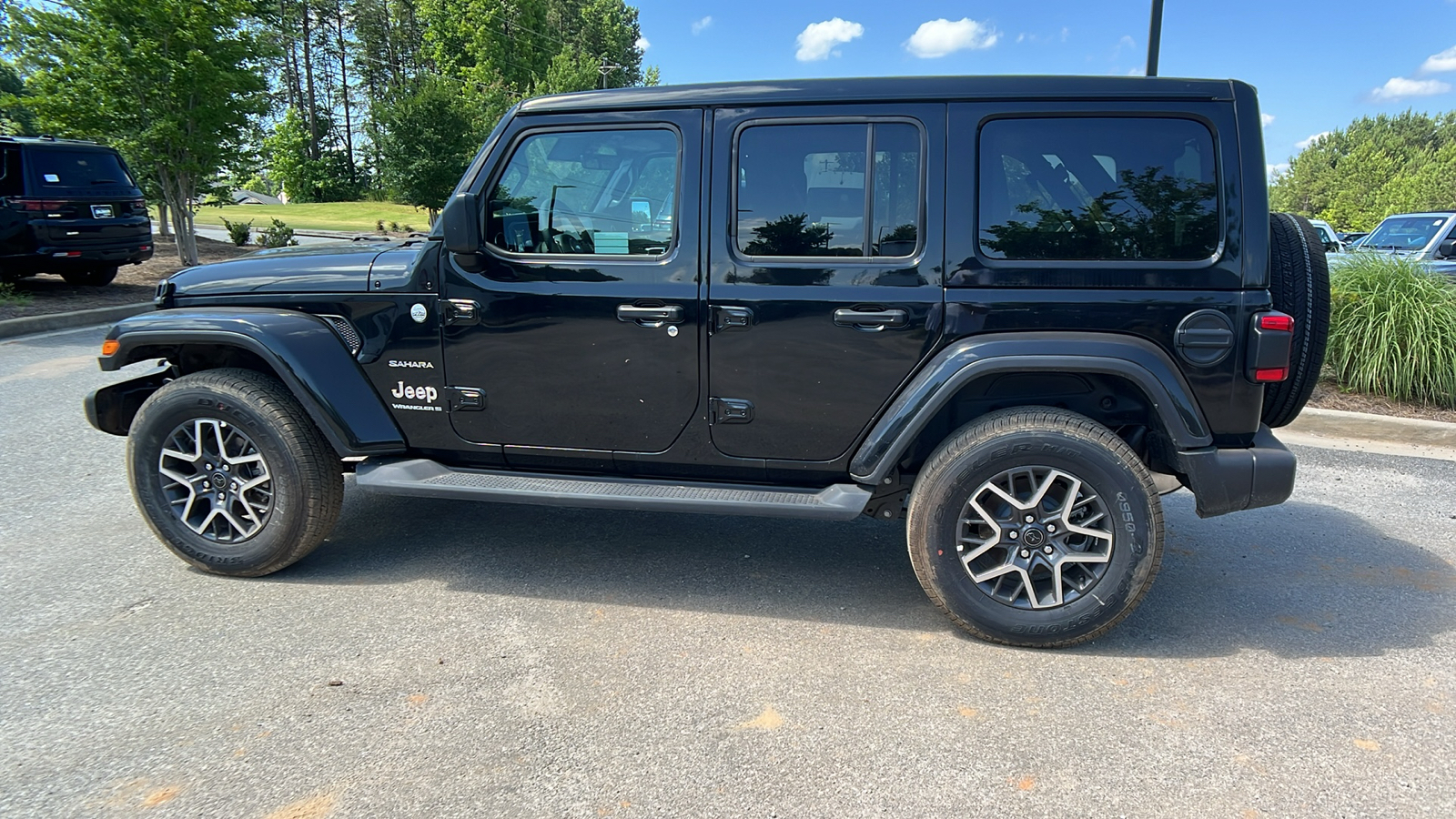 2024 Jeep Wrangler Sahara 8