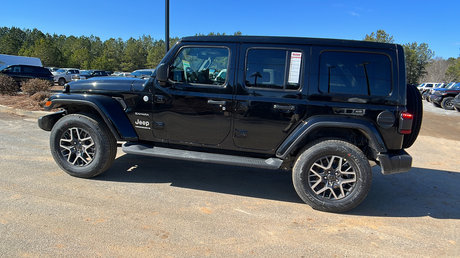 2024 Jeep Wrangler Sahara 8