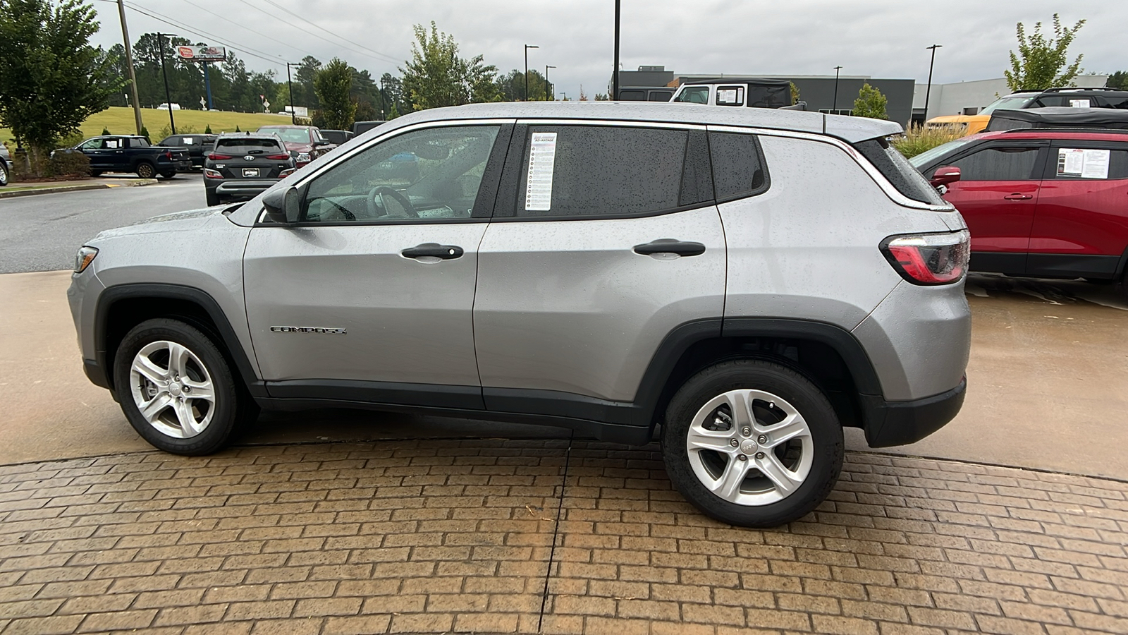 2023 Jeep Compass Sport 8