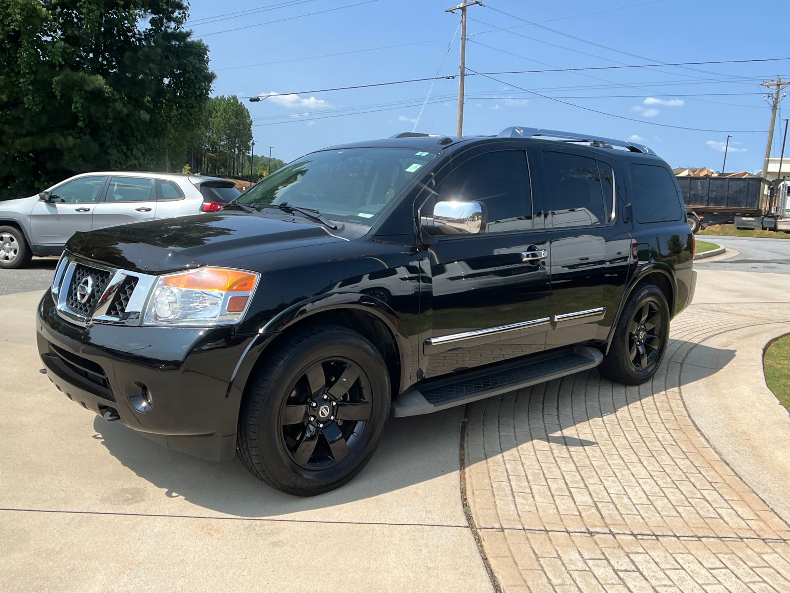 2015 Nissan Armada SV 1