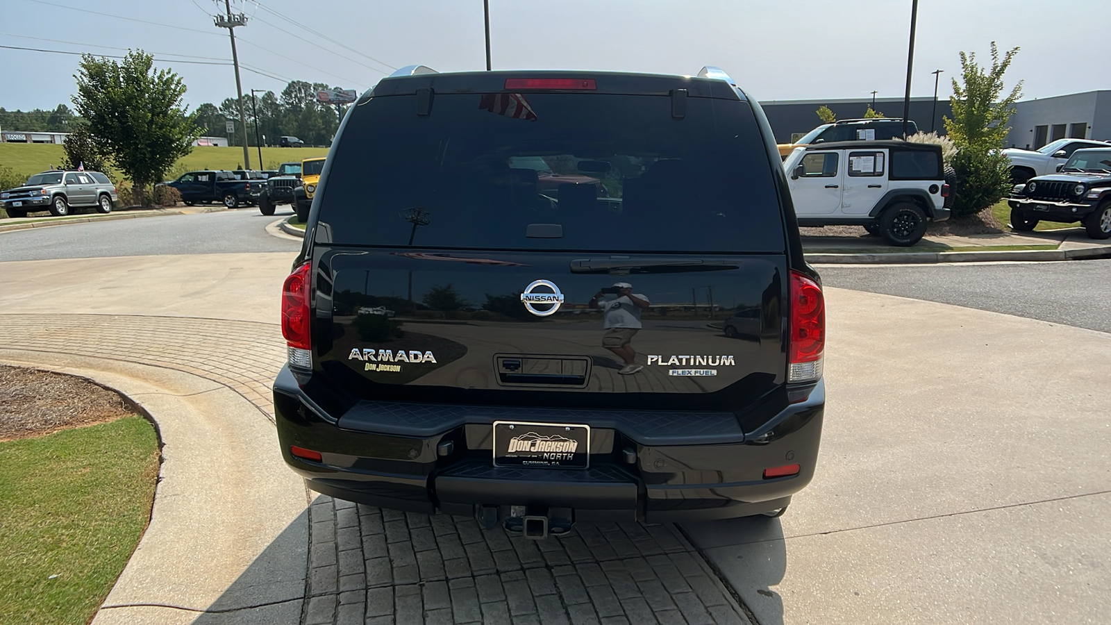 2015 Nissan Armada SV 6