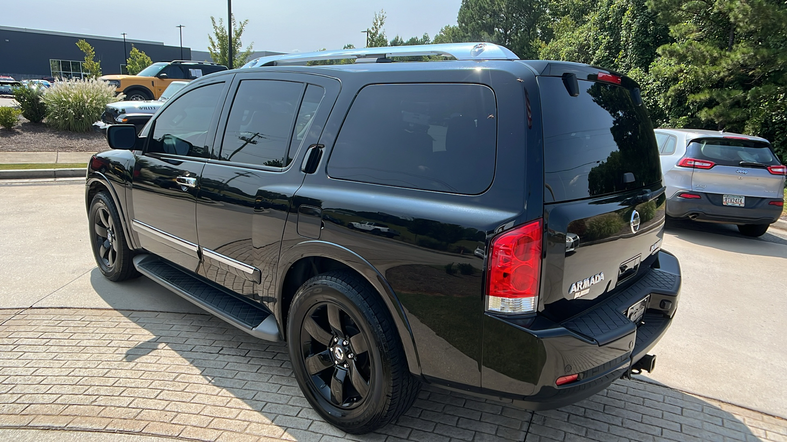 2015 Nissan Armada SV 7