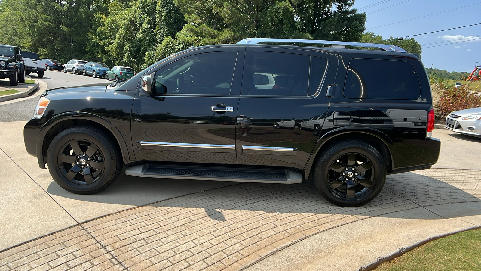 2015 Nissan Armada SV 8