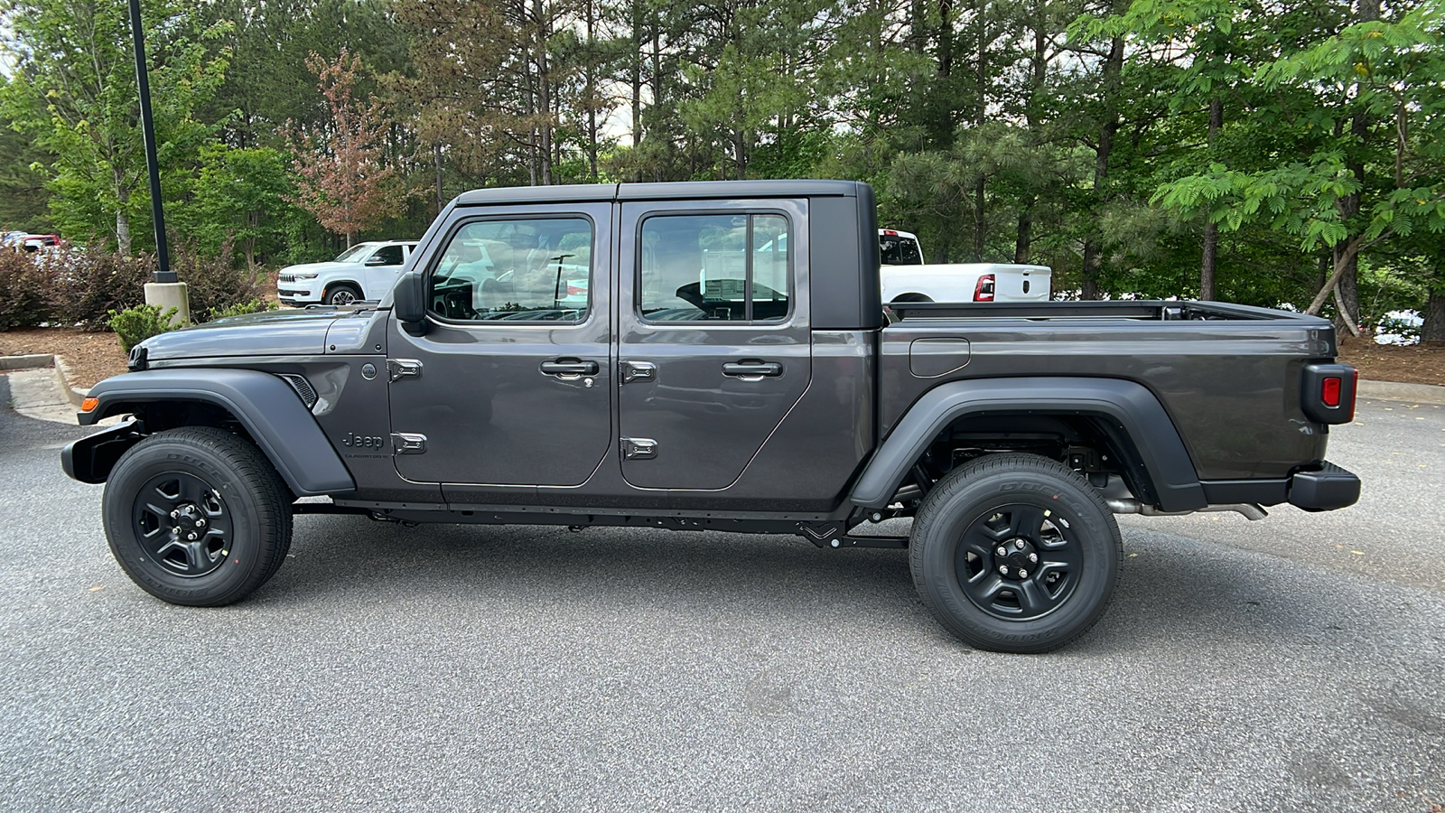 2024 Jeep Gladiator Sport 8