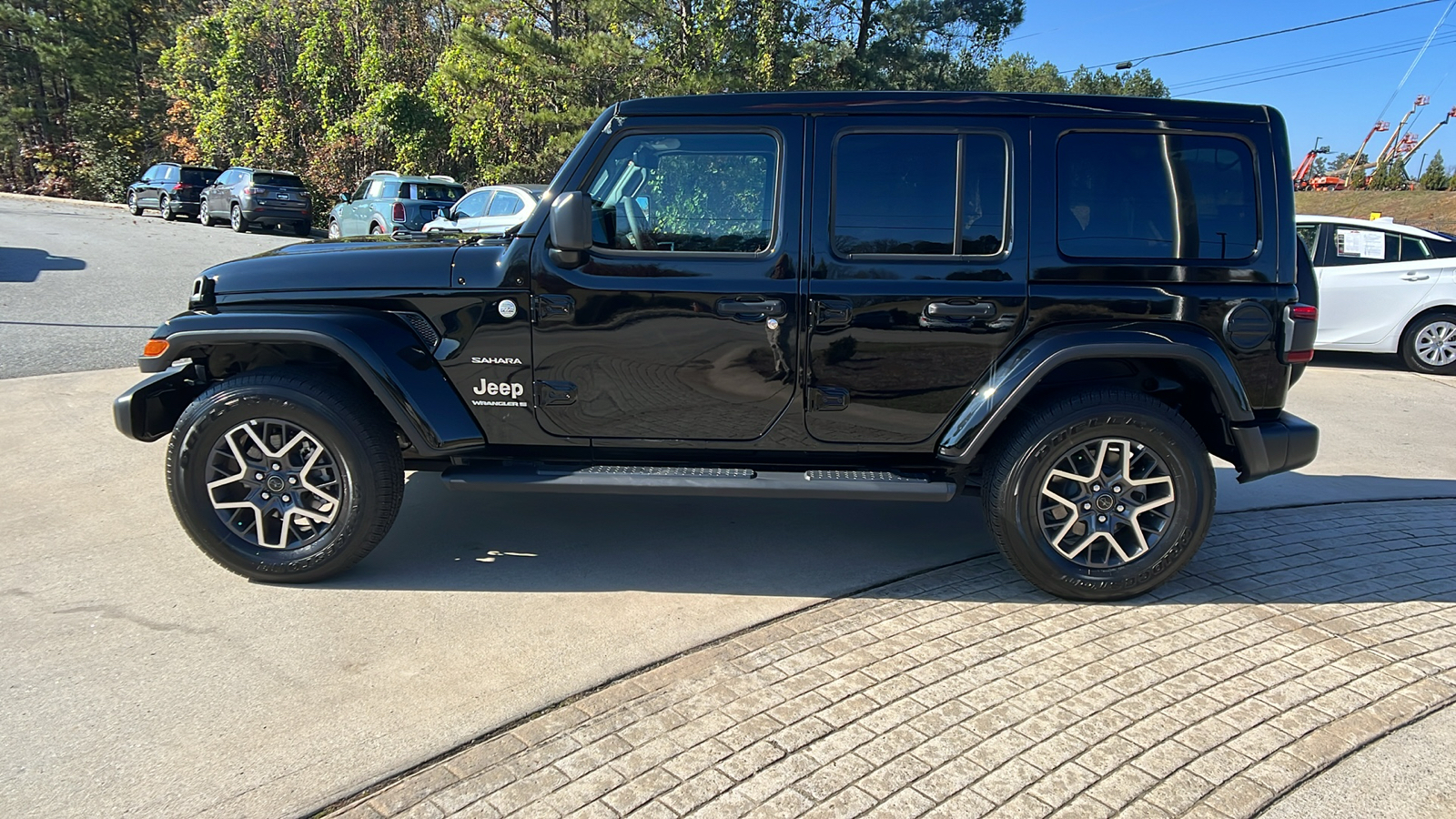 2024 Jeep Wrangler Sahara 8