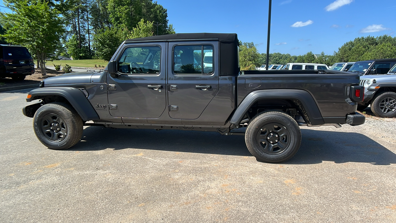 2024 Jeep Gladiator Sport 8