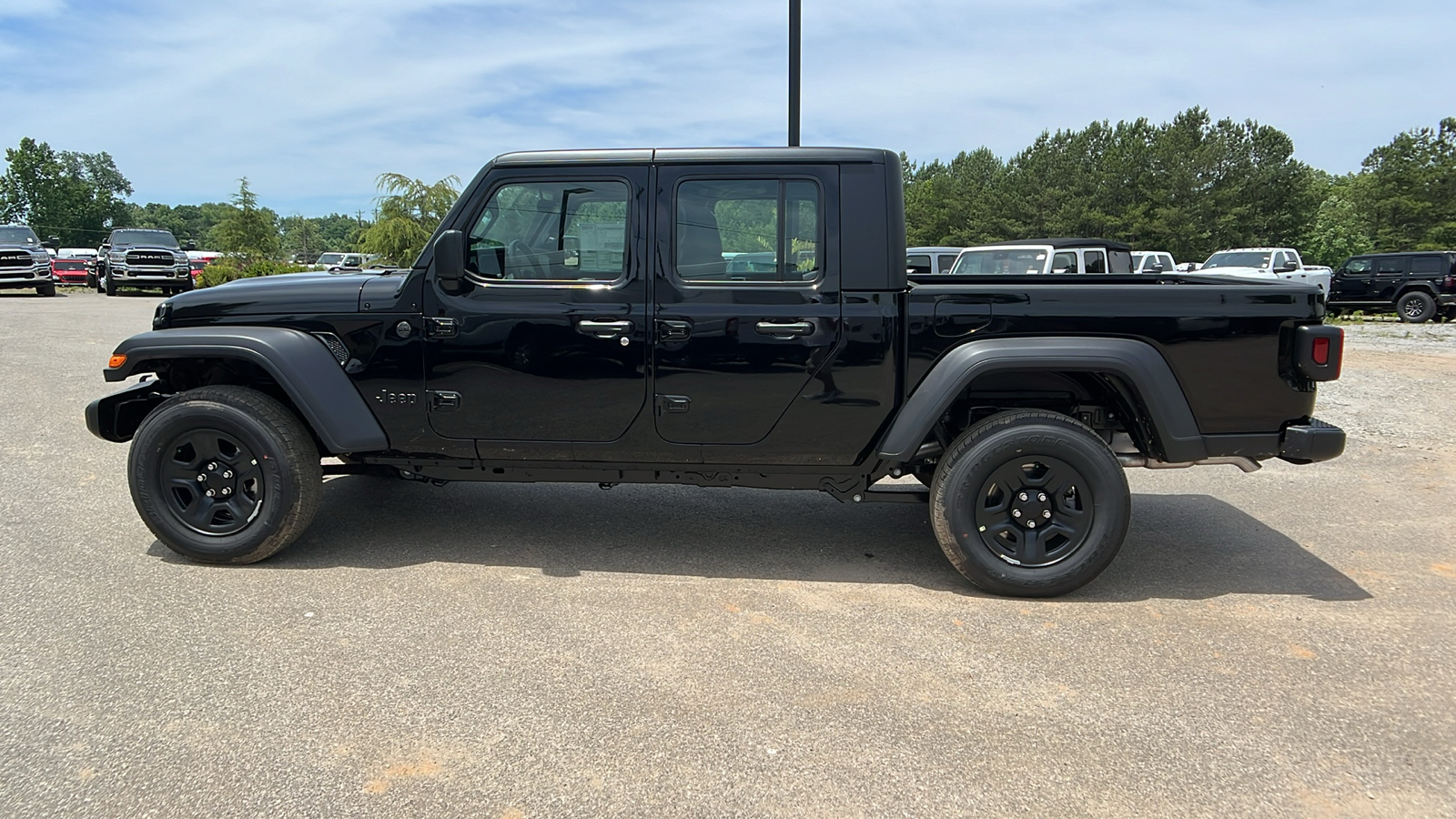 2024 Jeep Gladiator Sport 8