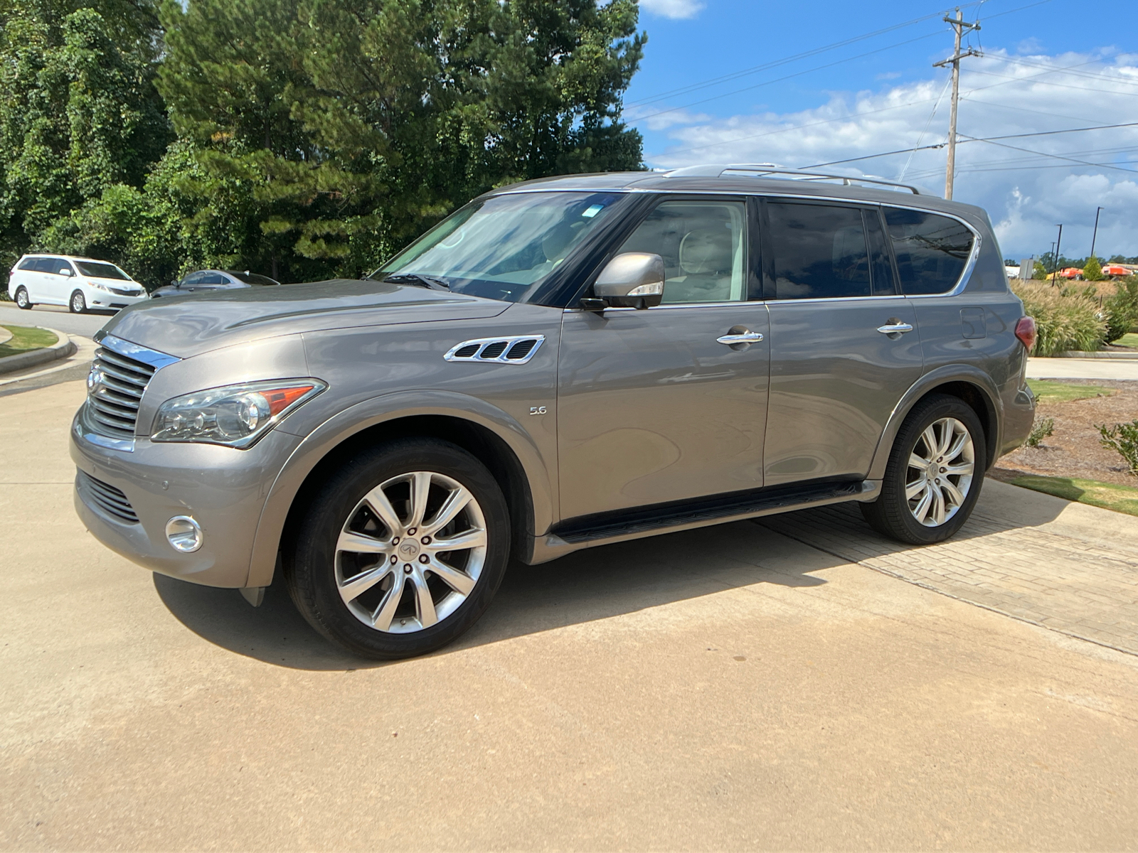 2014 INFINITI QX80  1