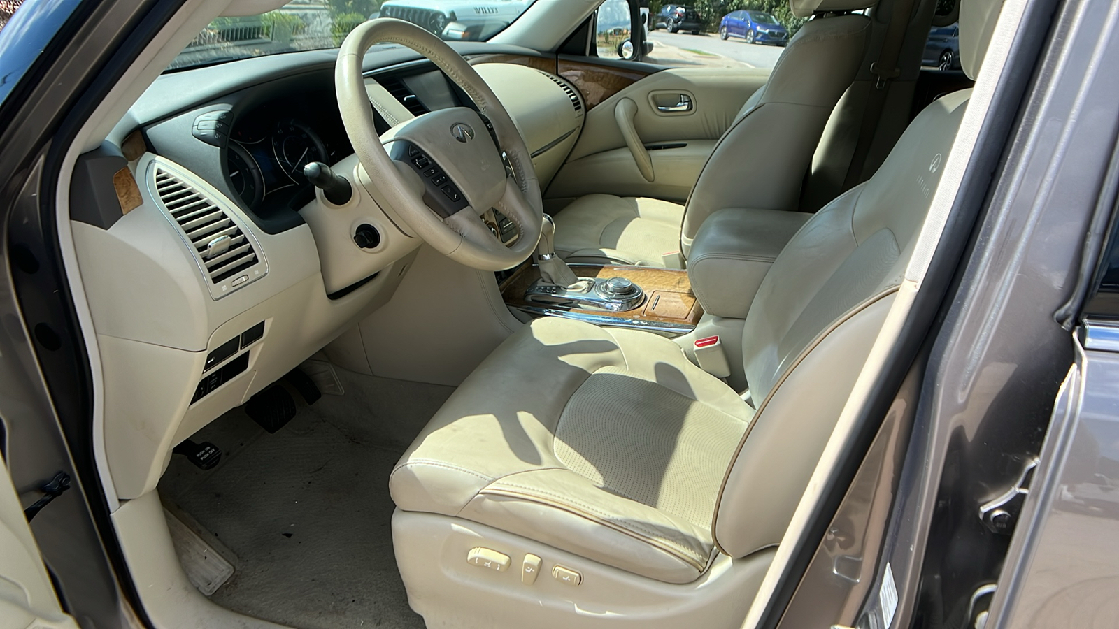 2014 INFINITI QX80  11