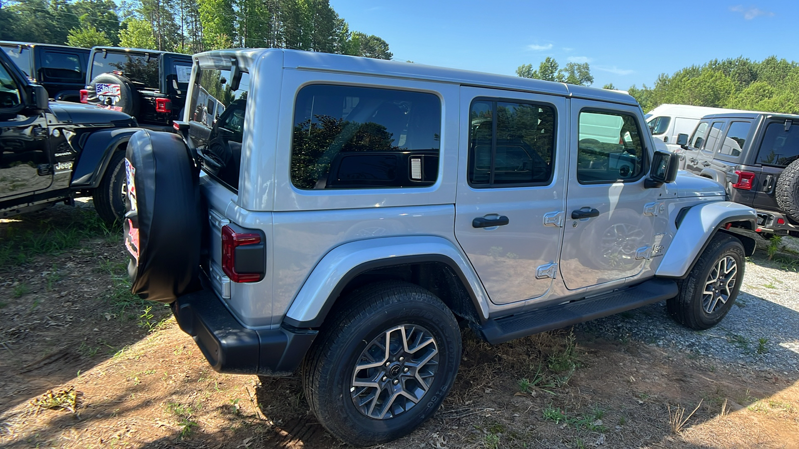 2024 Jeep Wrangler Sahara 5