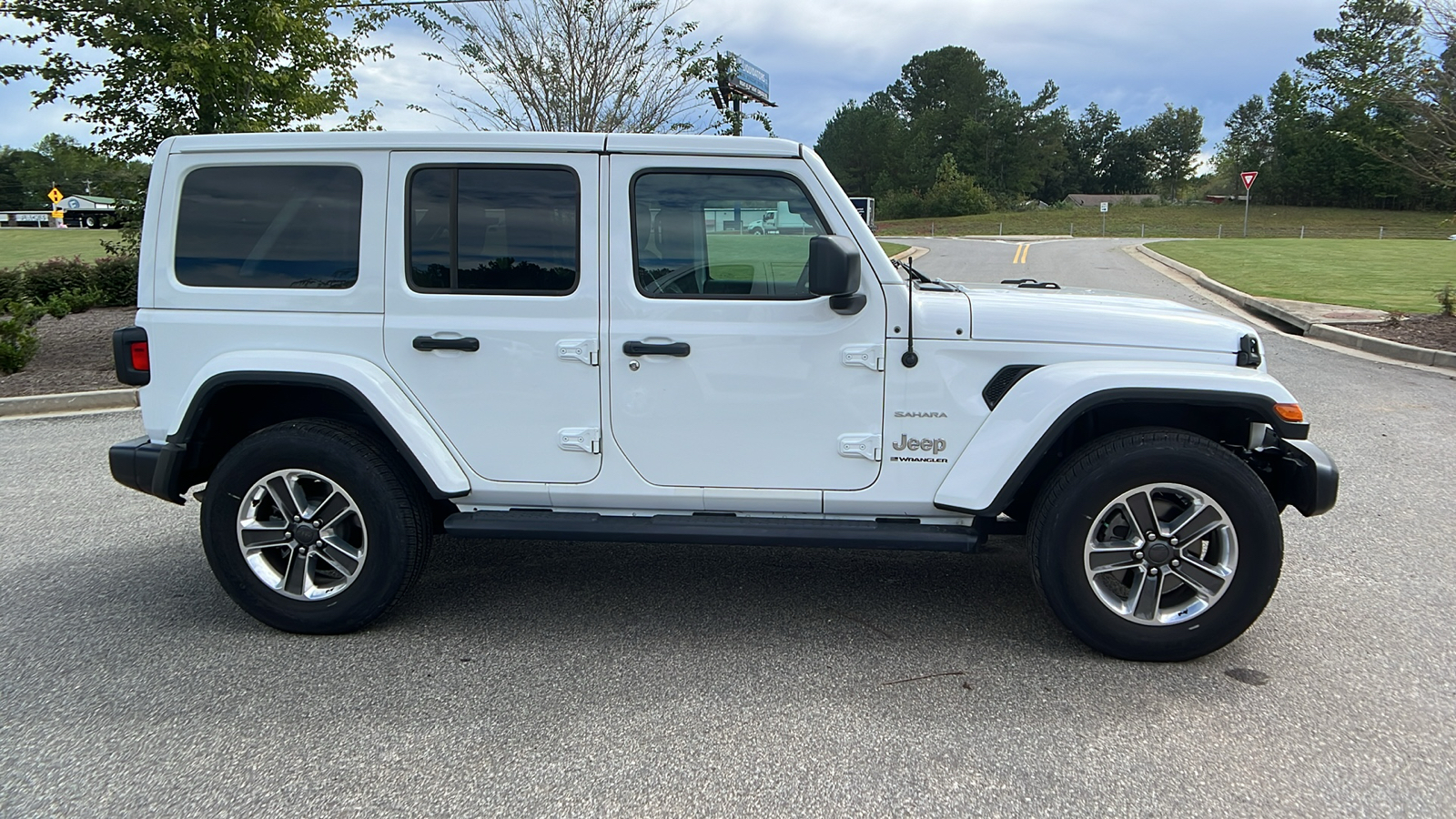 2023 Jeep Wrangler Sahara 4