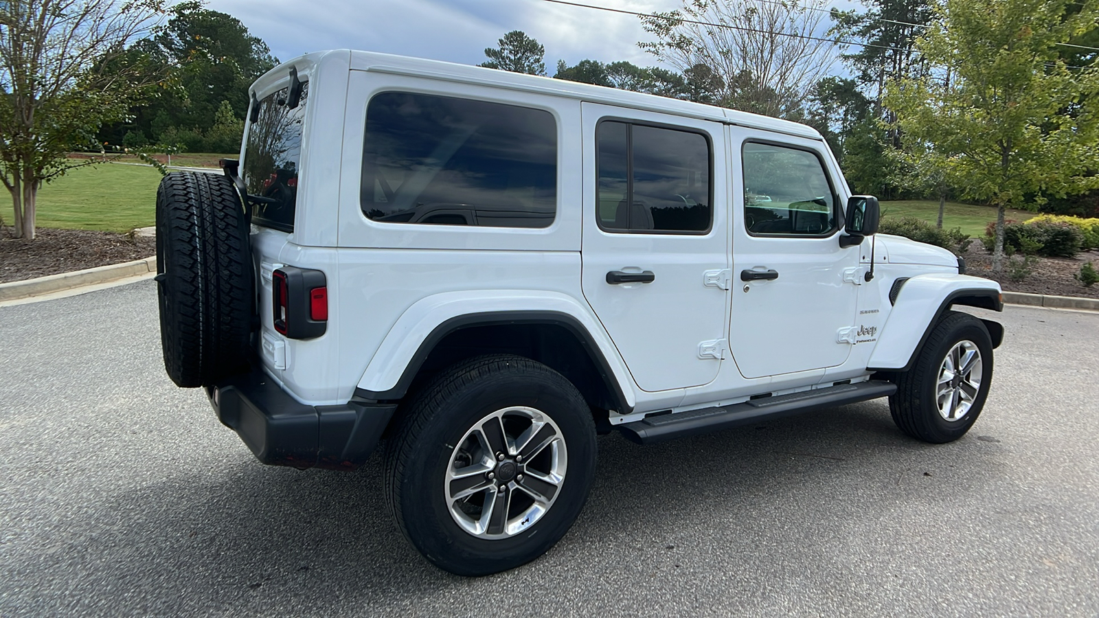 2023 Jeep Wrangler Sahara 5