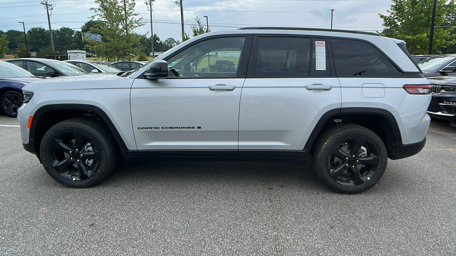 2024 Jeep Grand Cherokee Altitude X 8