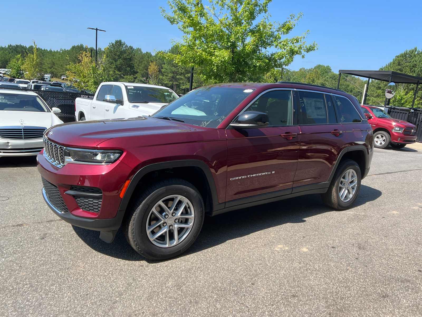 2024 Jeep Grand Cherokee Laredo X 1