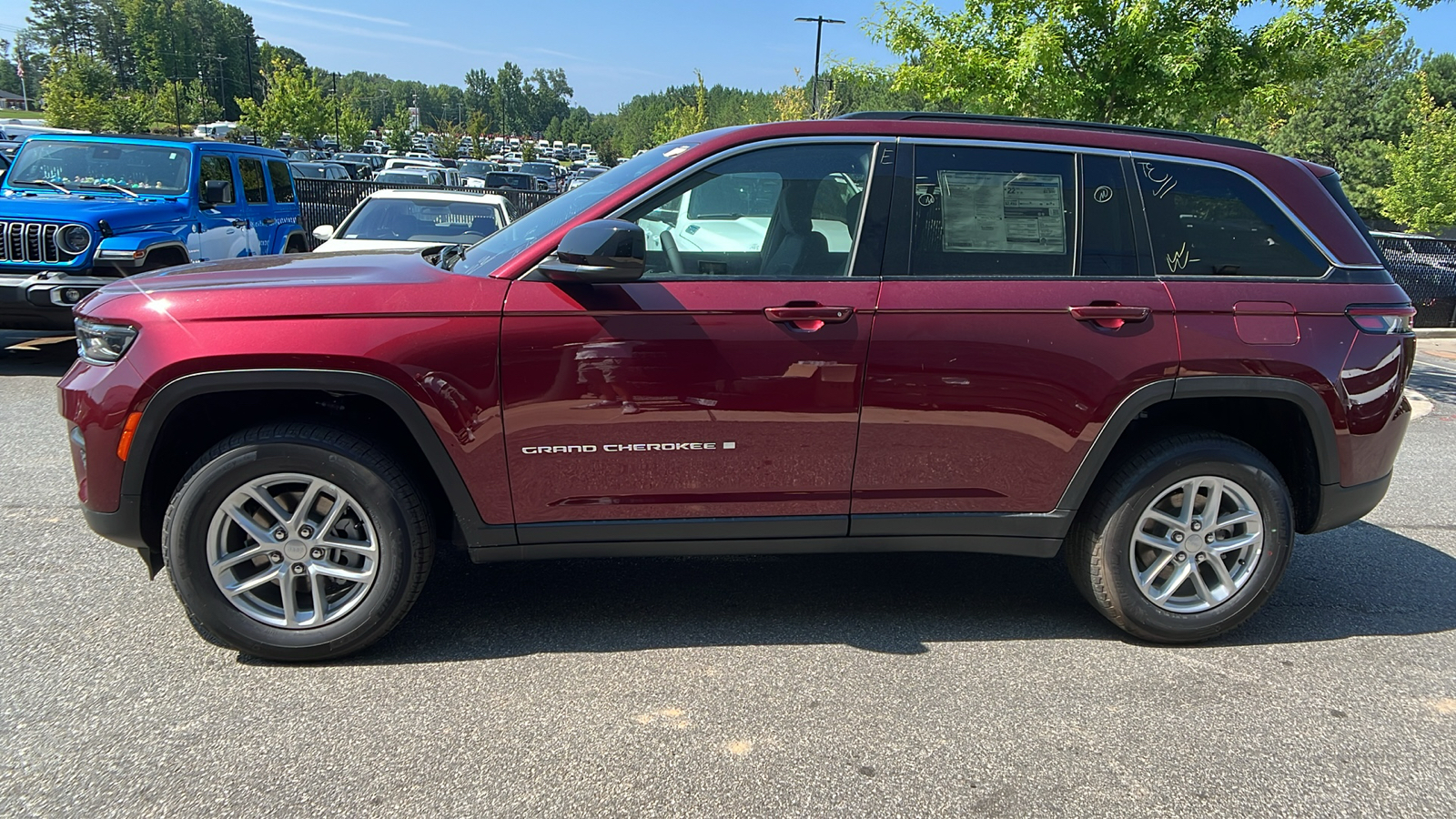 2024 Jeep Grand Cherokee Laredo X 8