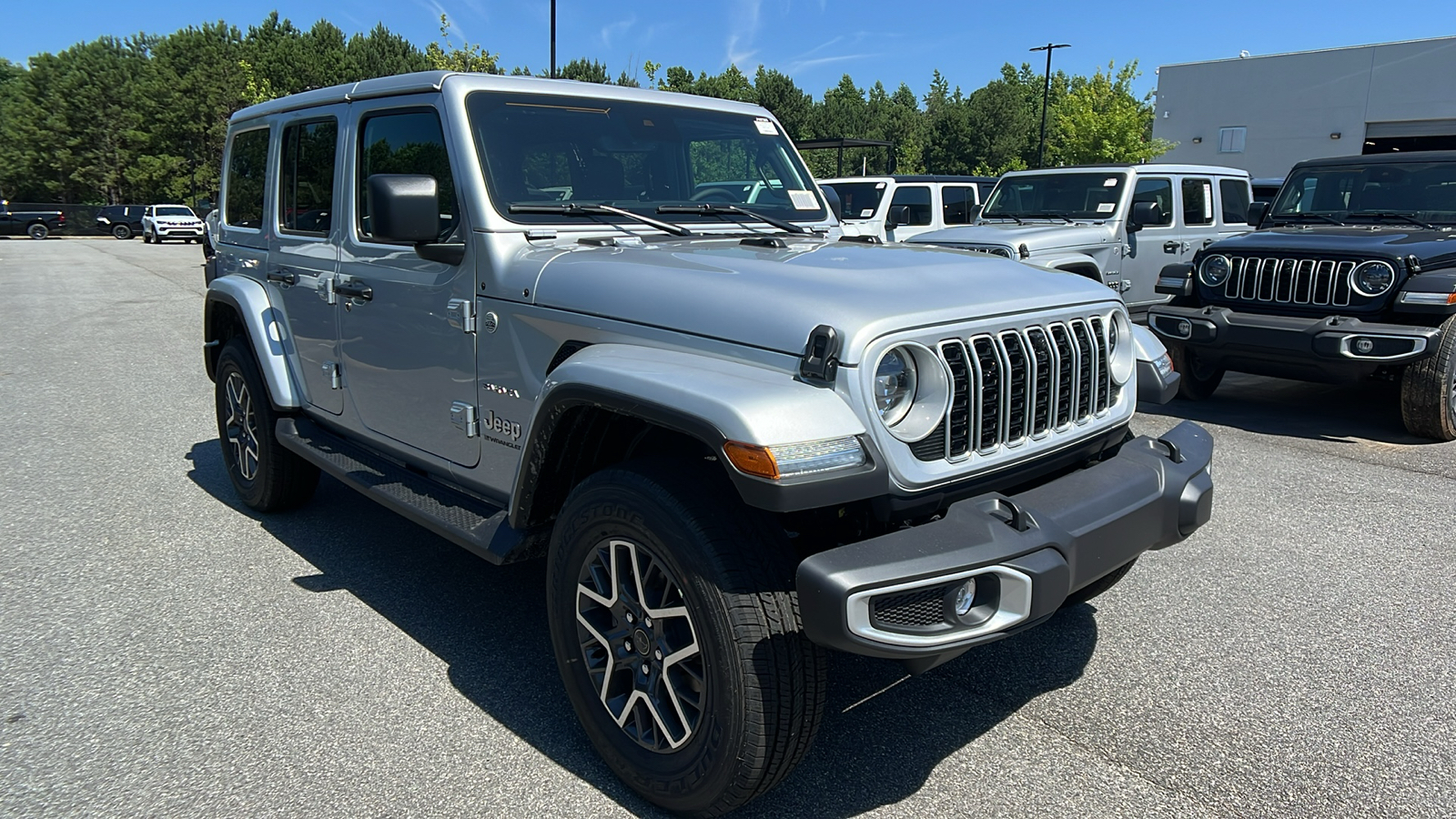 2024 Jeep Wrangler Sahara 3