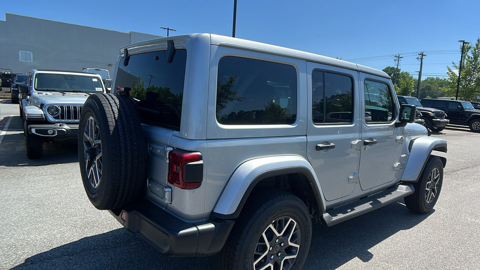 2024 Jeep Wrangler Sahara 5