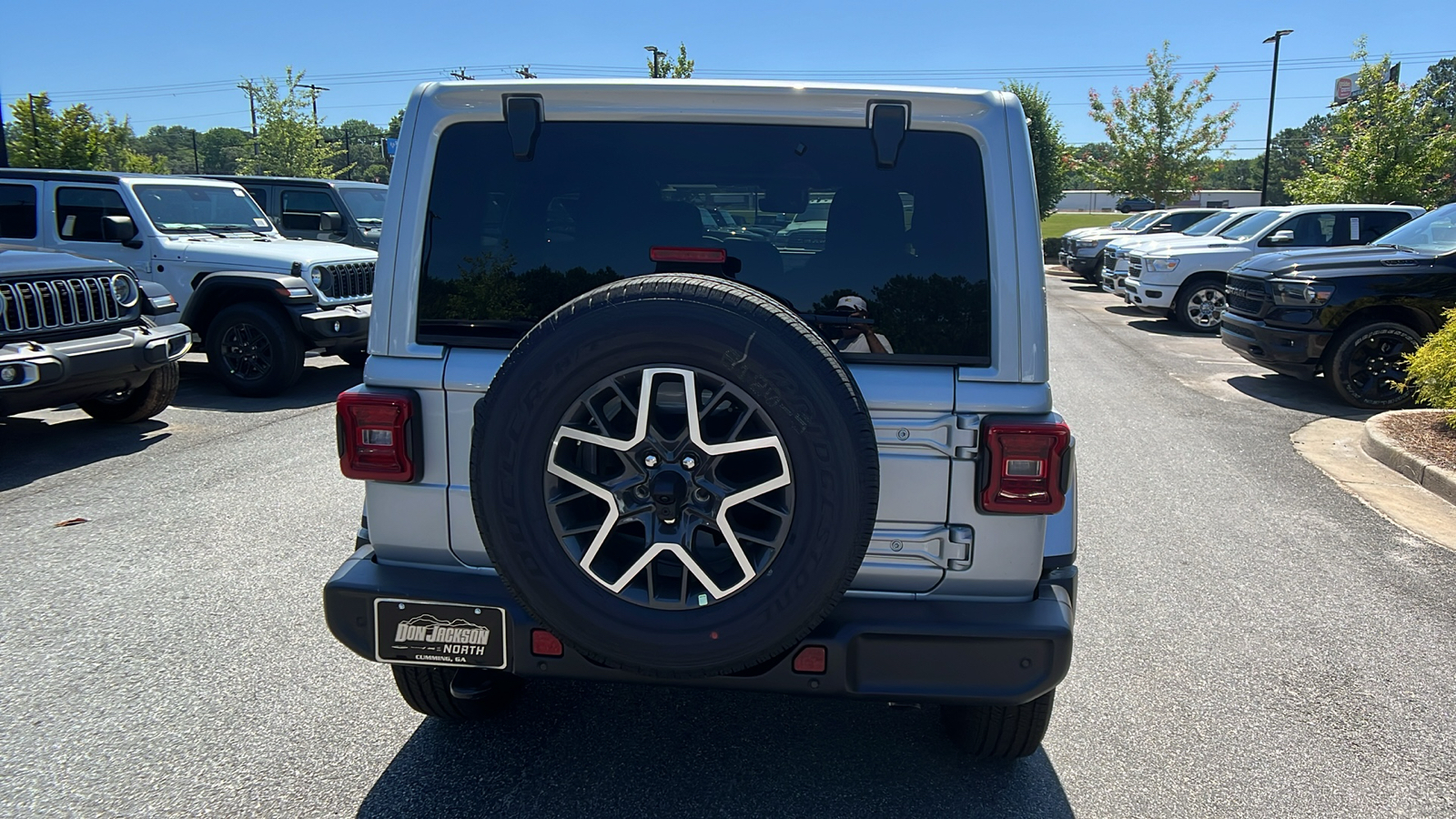 2024 Jeep Wrangler Sahara 6