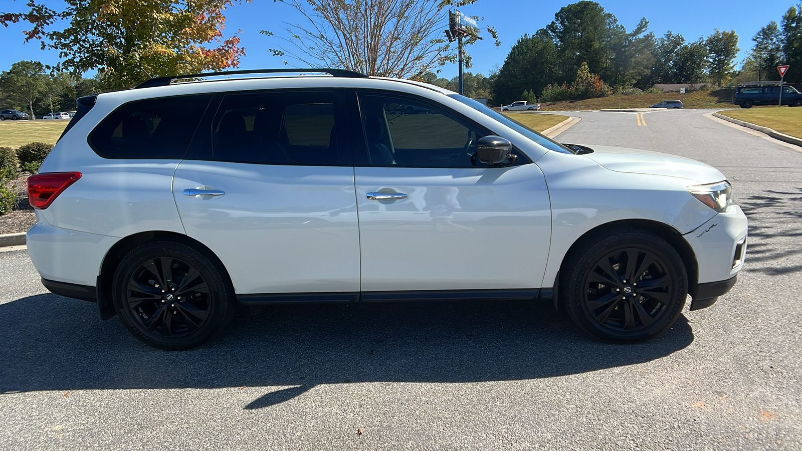 2018 Nissan Pathfinder SL 4