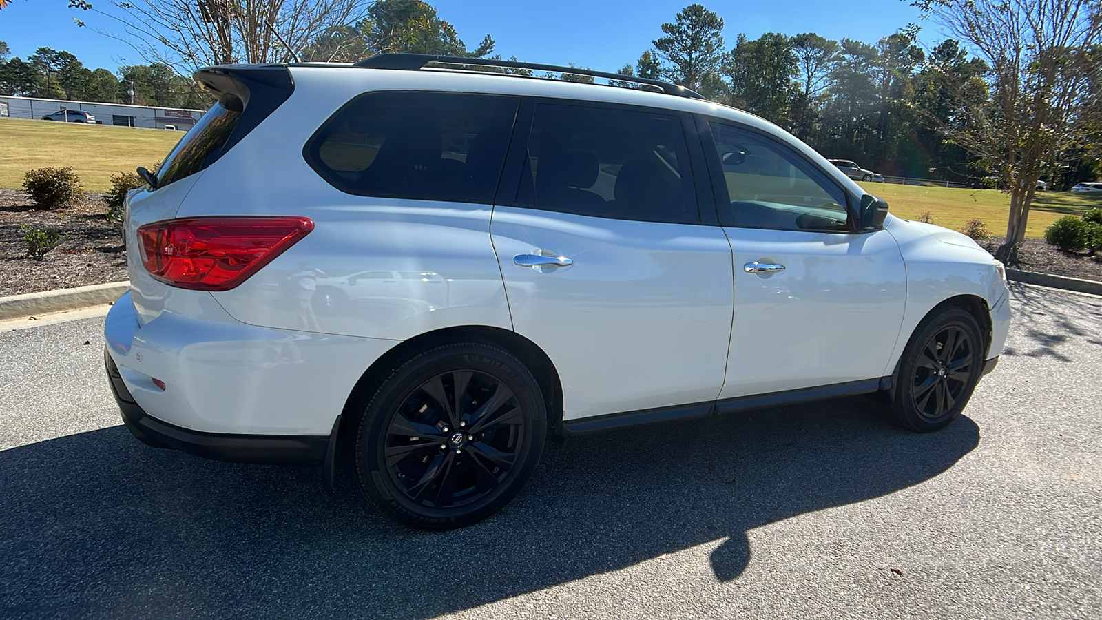 2018 Nissan Pathfinder SL 5