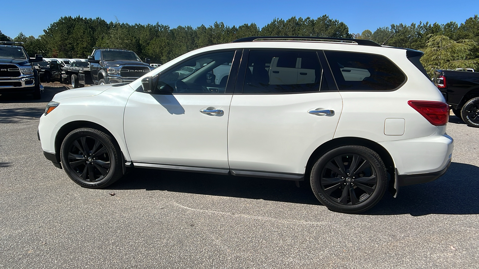 2018 Nissan Pathfinder SL 8