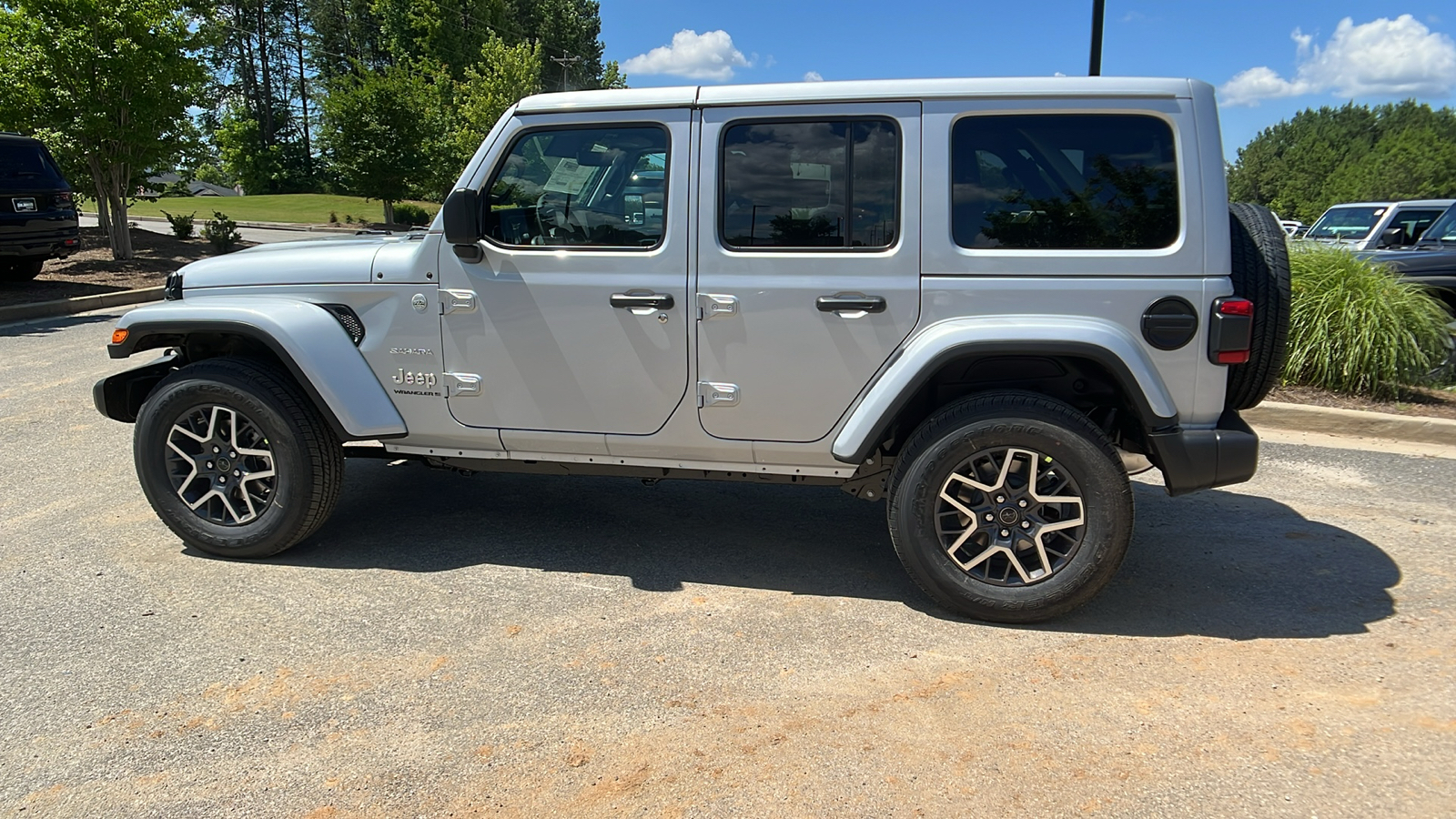 2024 Jeep Wrangler Sahara 8