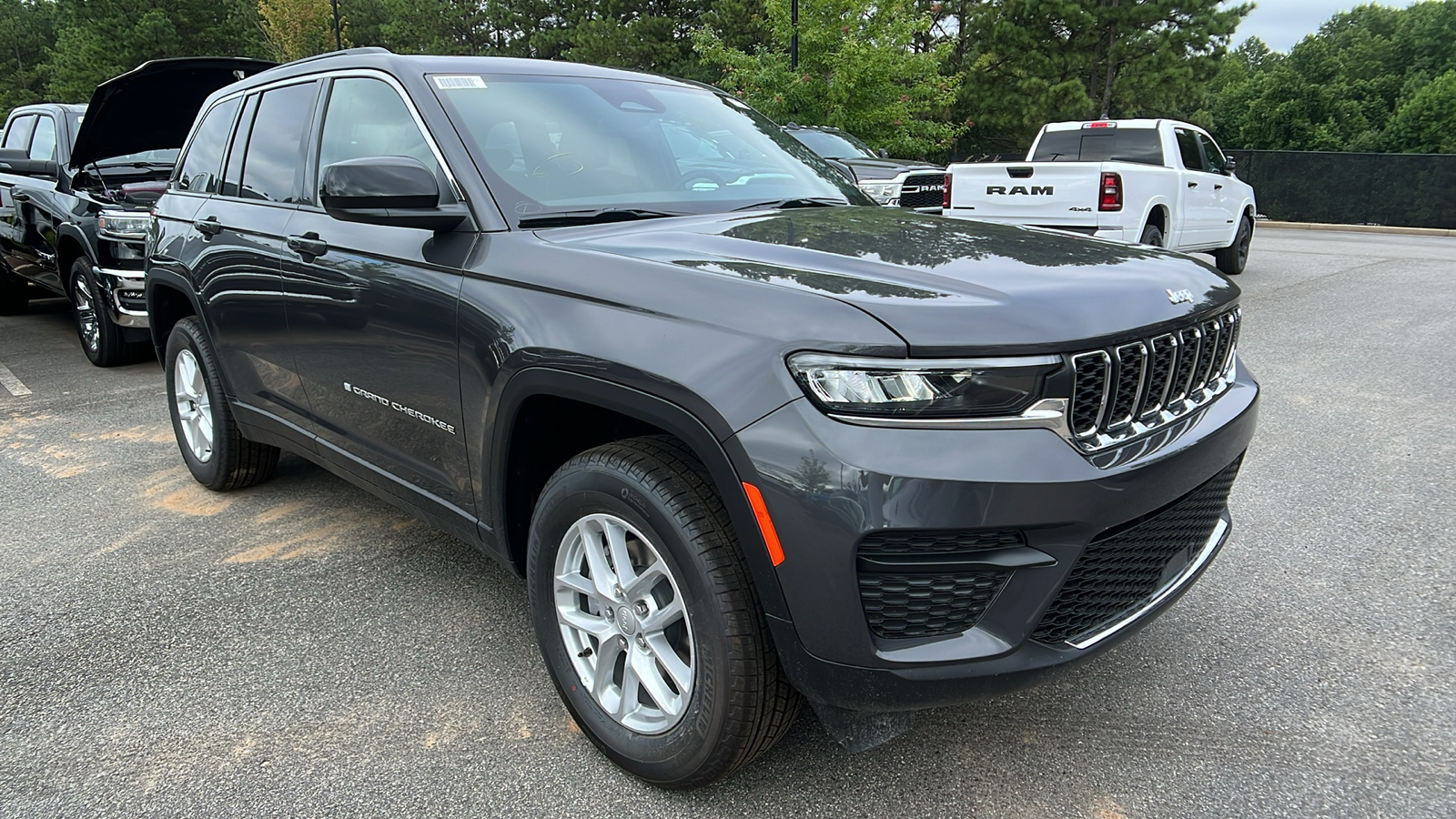 2024 Jeep Grand Cherokee Laredo X 3