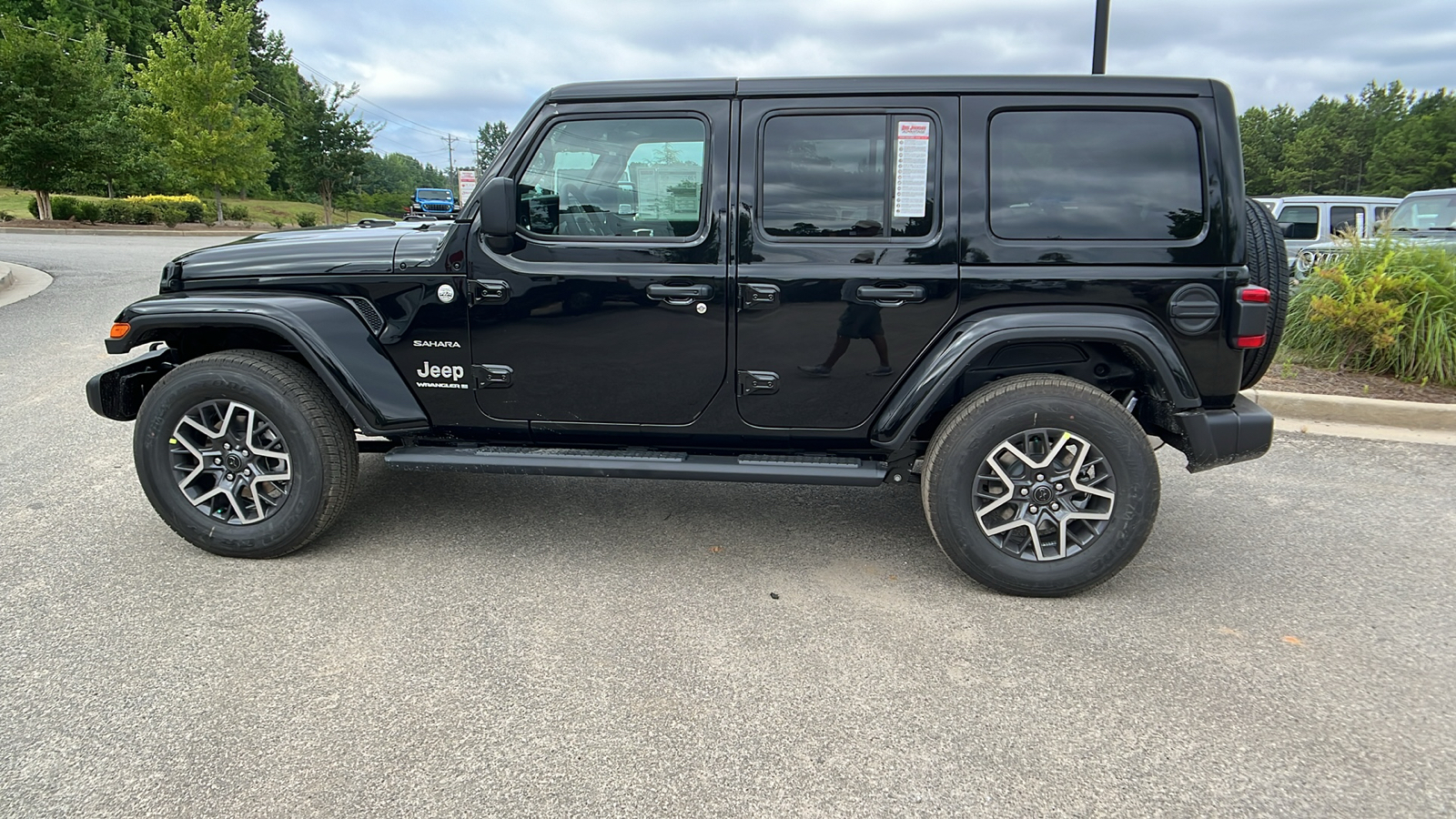 2024 Jeep Wrangler Sahara 8