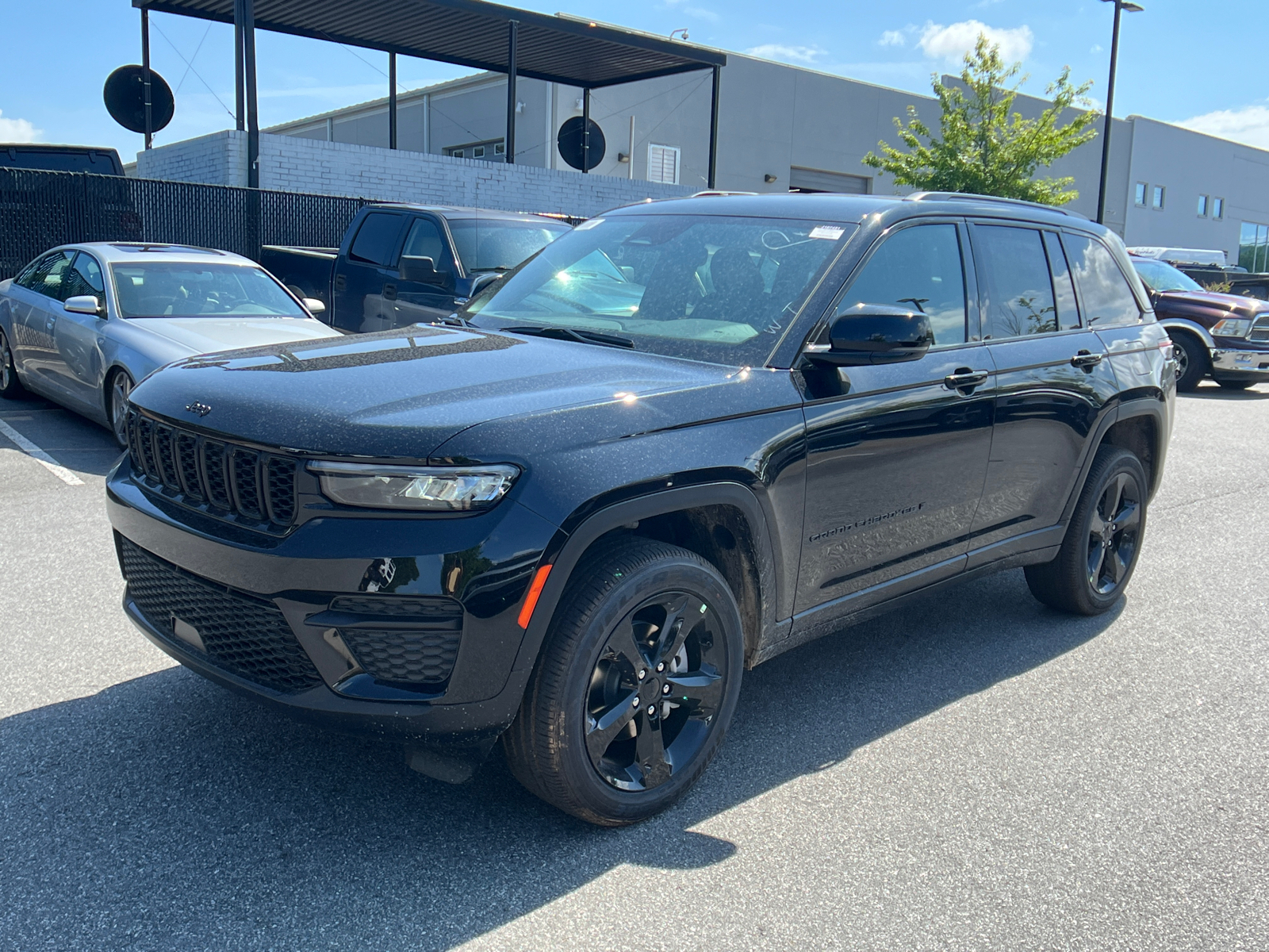 2024 Jeep Grand Cherokee Altitude 1