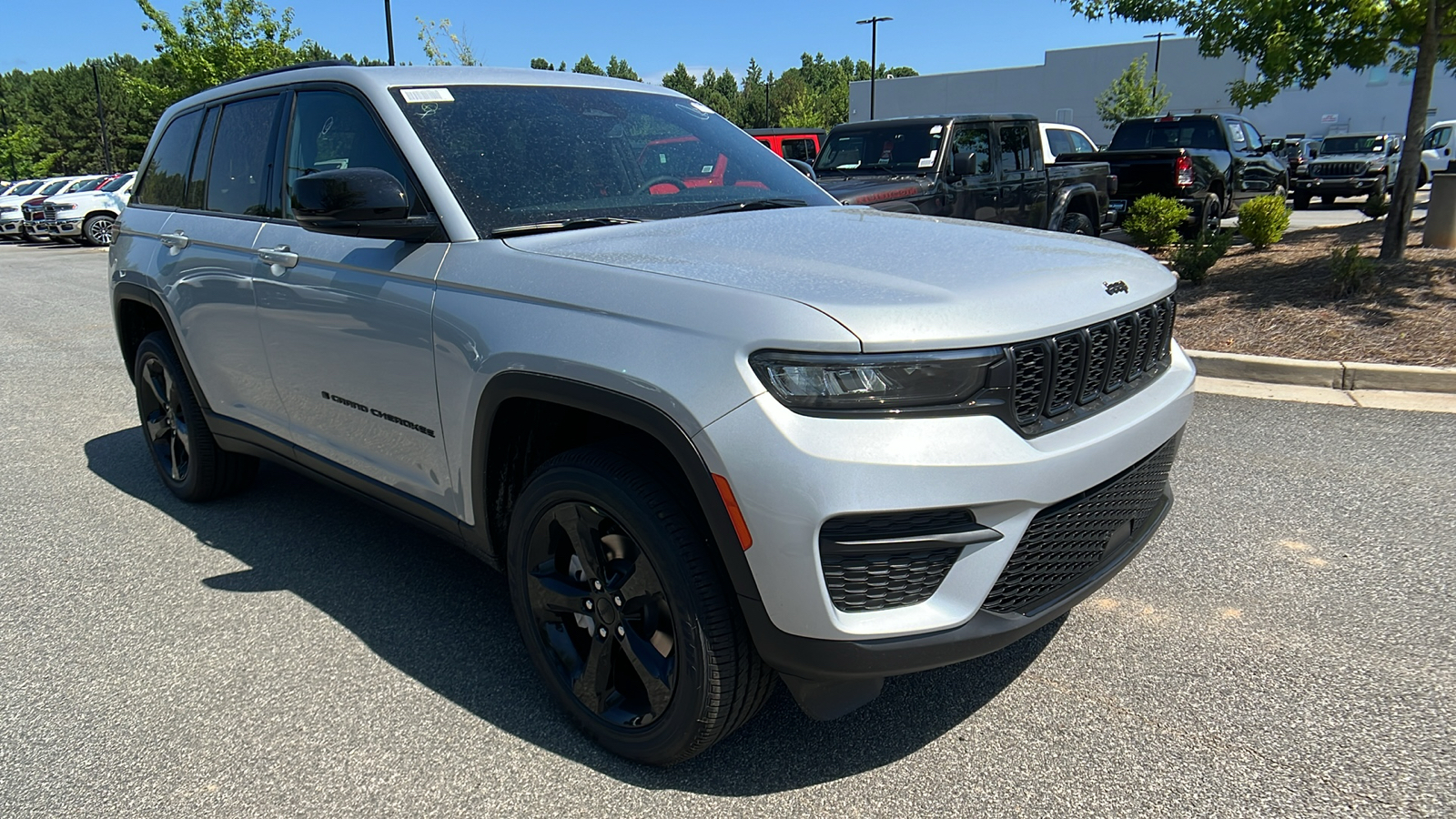 2024 Jeep Grand Cherokee Altitude 3