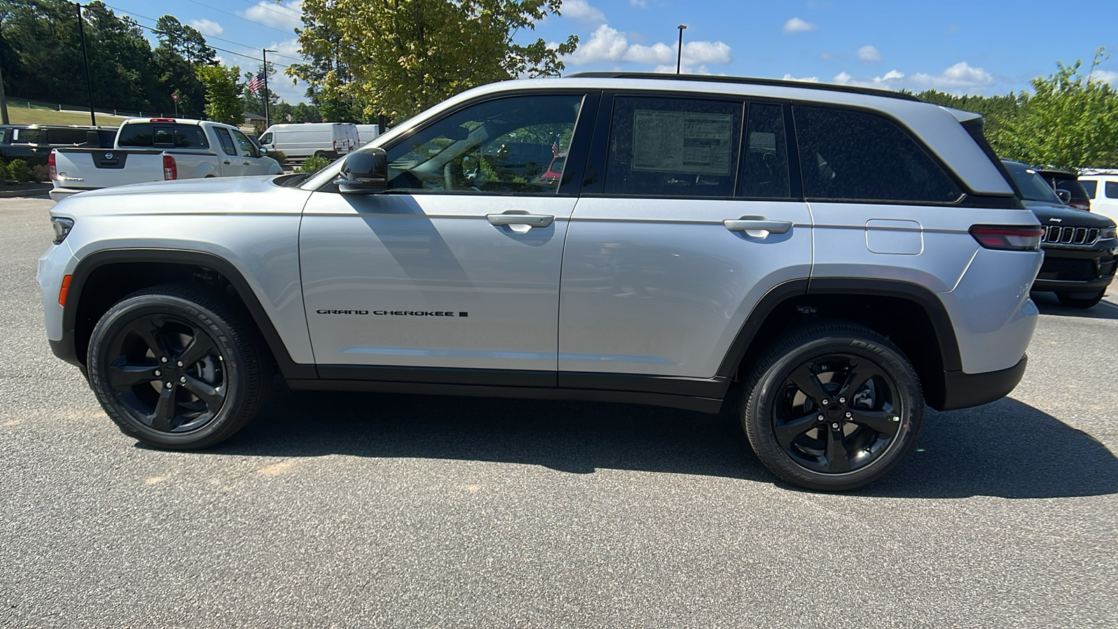 2024 Jeep Grand Cherokee Altitude 8