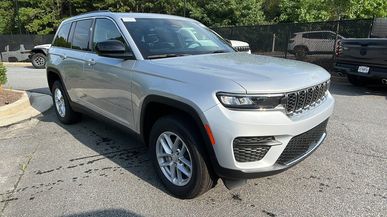 2024 Jeep Grand Cherokee Laredo X 3