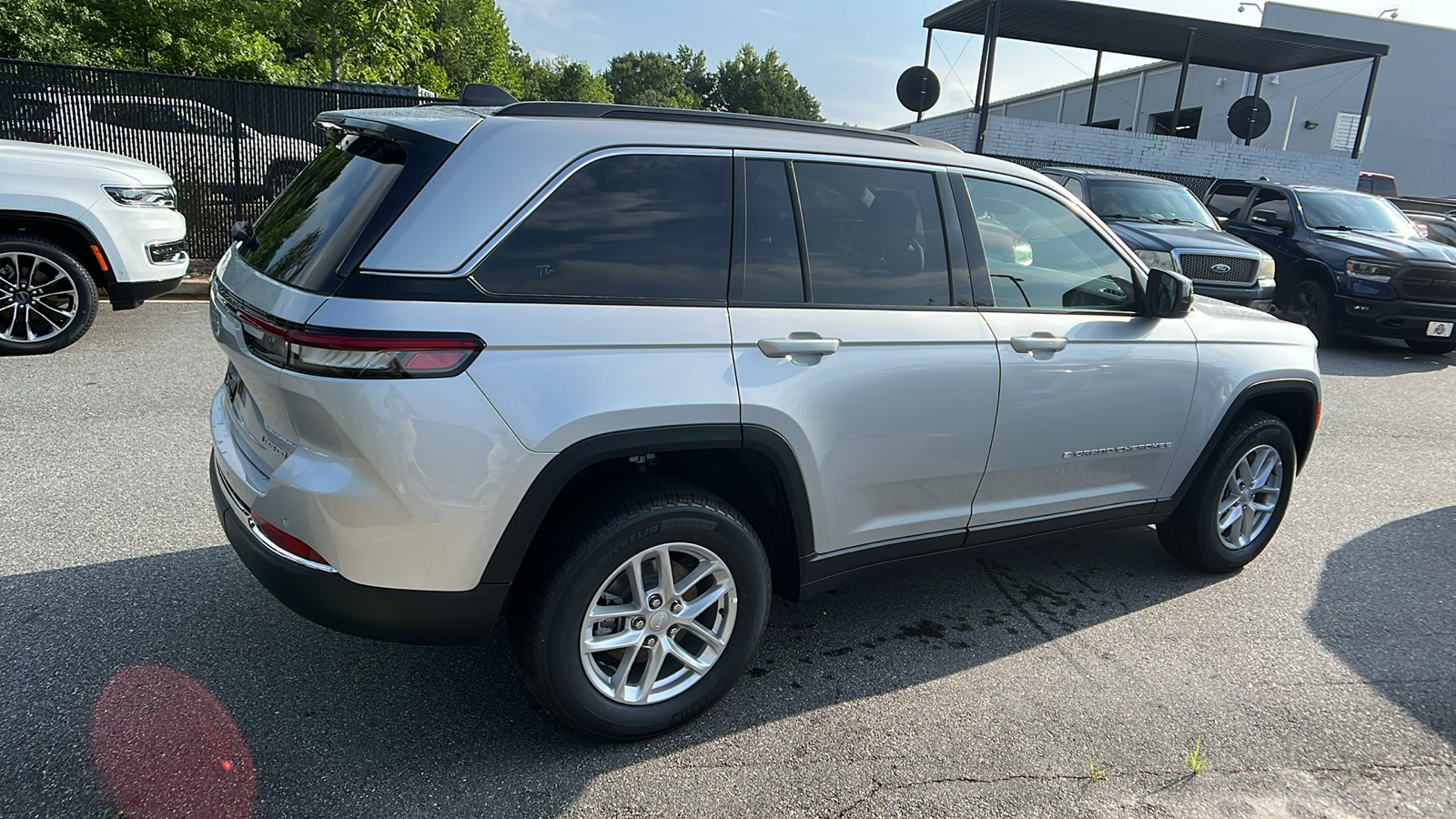 2024 Jeep Grand Cherokee Laredo X 5